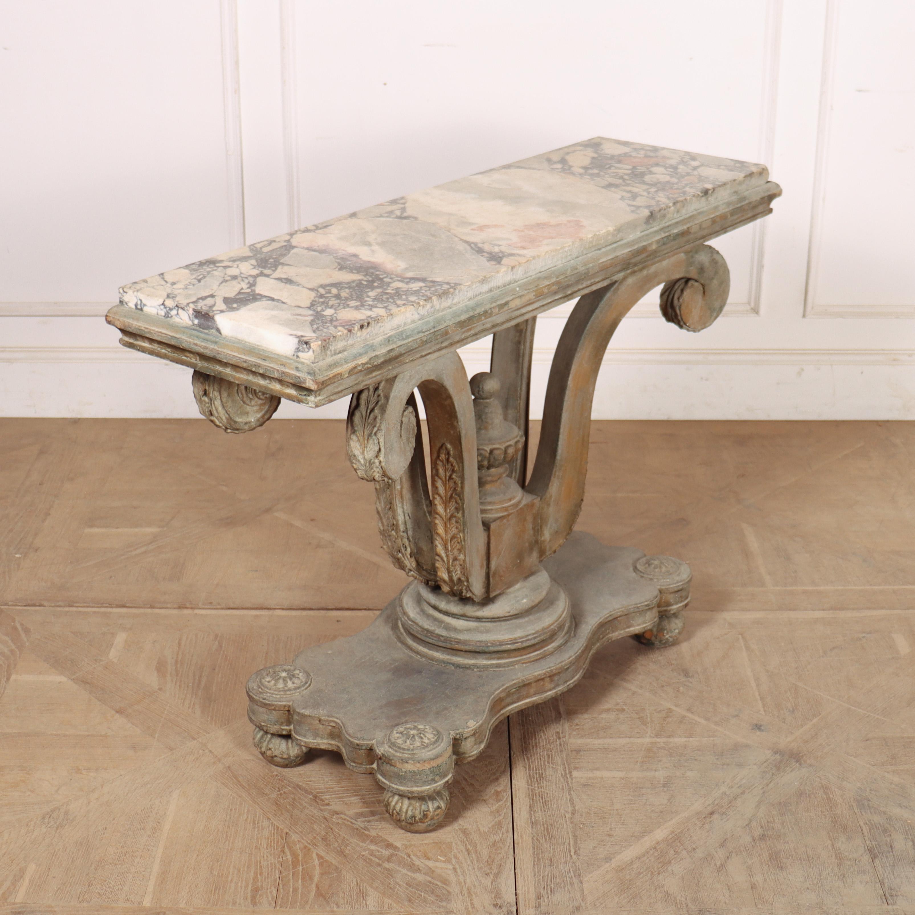 Table console anglaise sculptée en vente 3