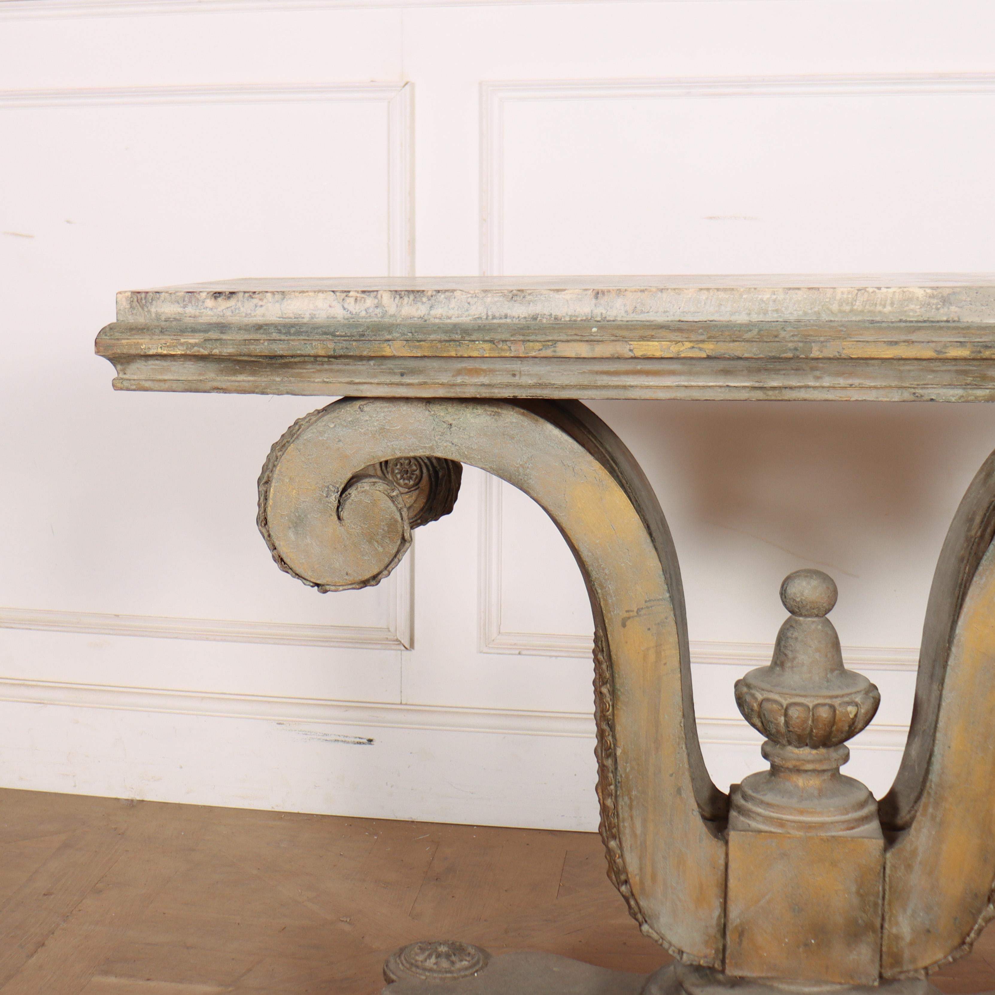 Victorien Table console anglaise sculptée en vente