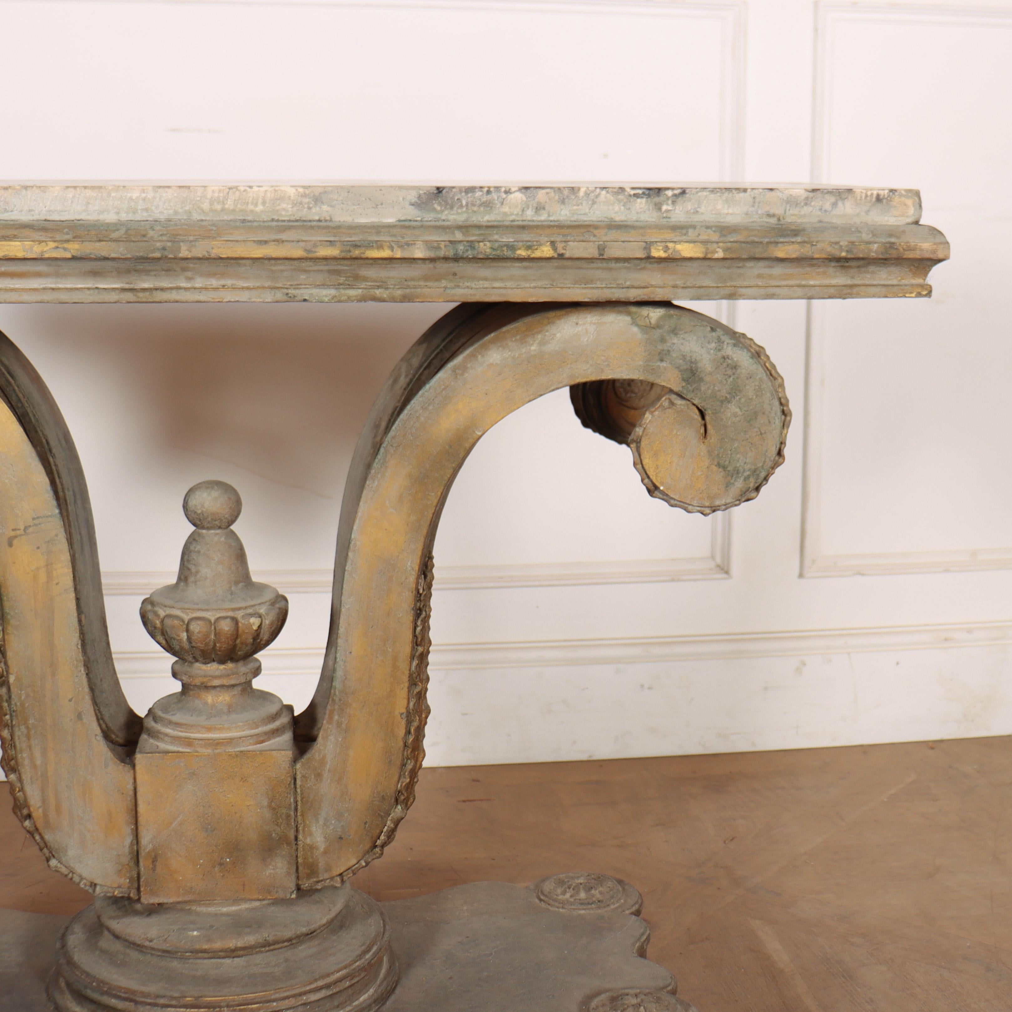 Anglais Table console anglaise sculptée en vente