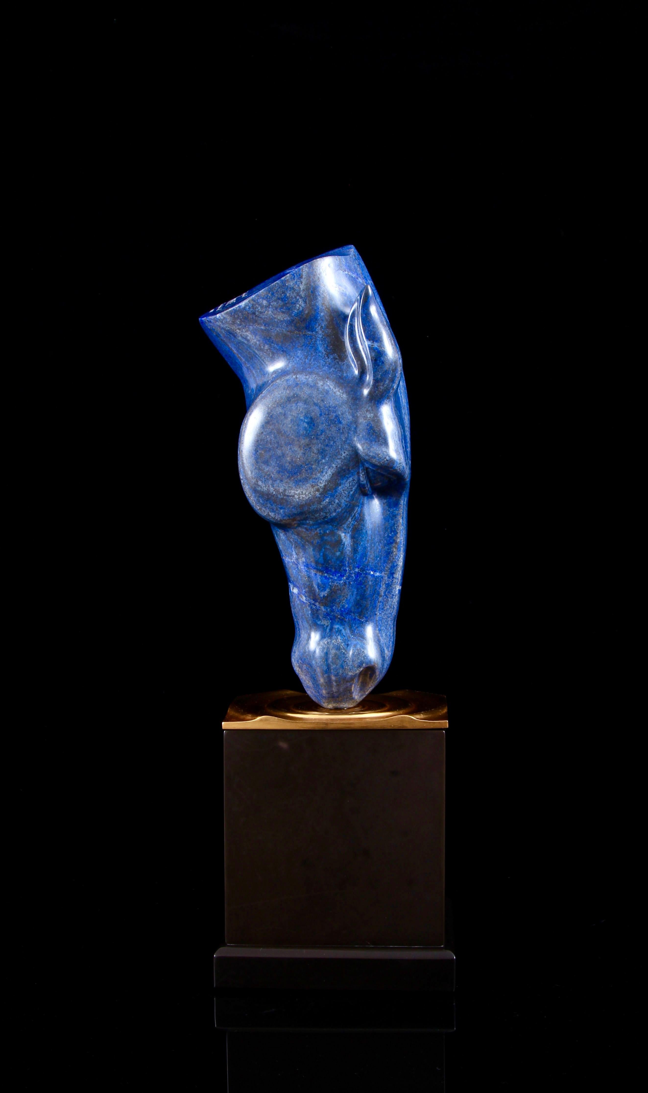 Englische Lapislazuli-Skulptur ''On A Golden Pond'', geschnitzt von Frempire (Britisch) im Angebot