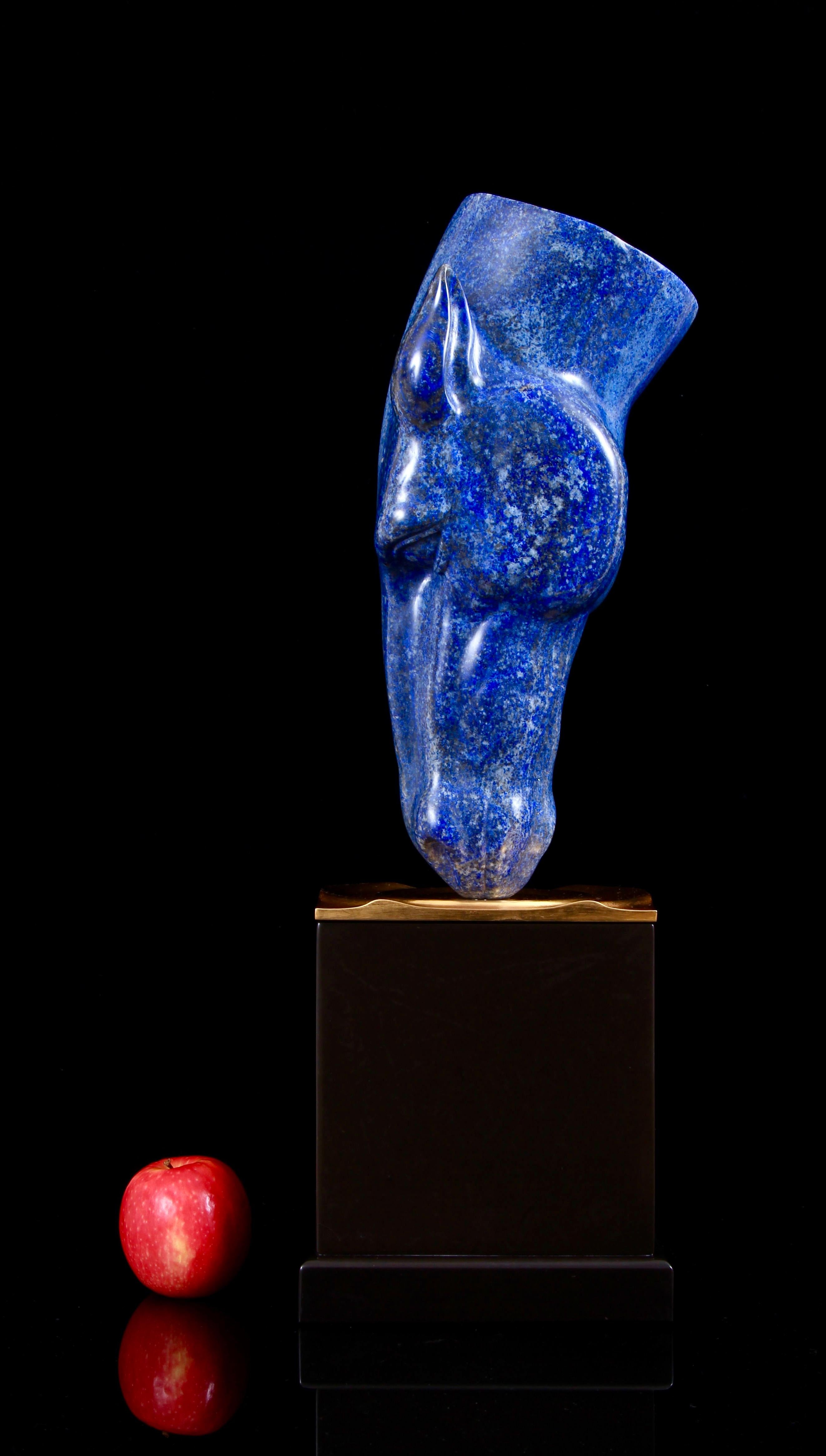Englische Lapislazuli-Skulptur ''On A Golden Pond'', geschnitzt von Frempire (Handgeschnitzt) im Angebot