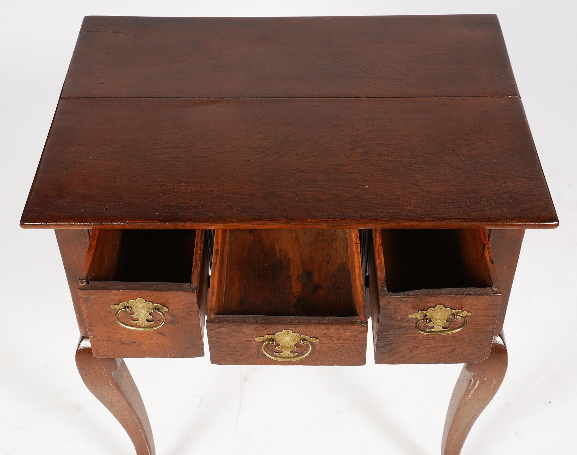 English Carved Mahogany Queen Anne Style Petite Three-Drawer Lowboy In Good Condition In Ft. Lauderdale, FL