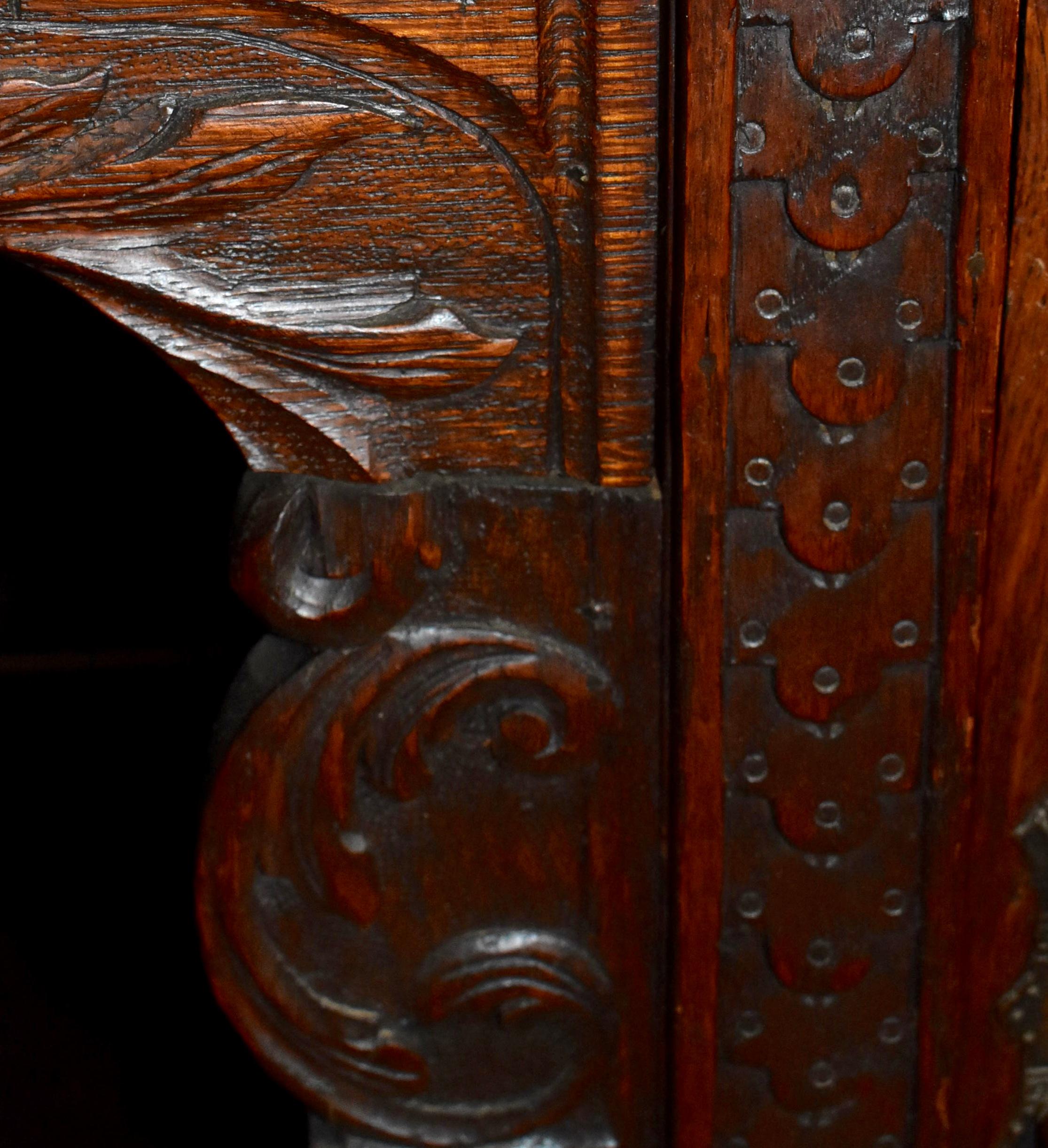 English Carved Oak Sideboard Buffet with Liquor Tray For Sale 12