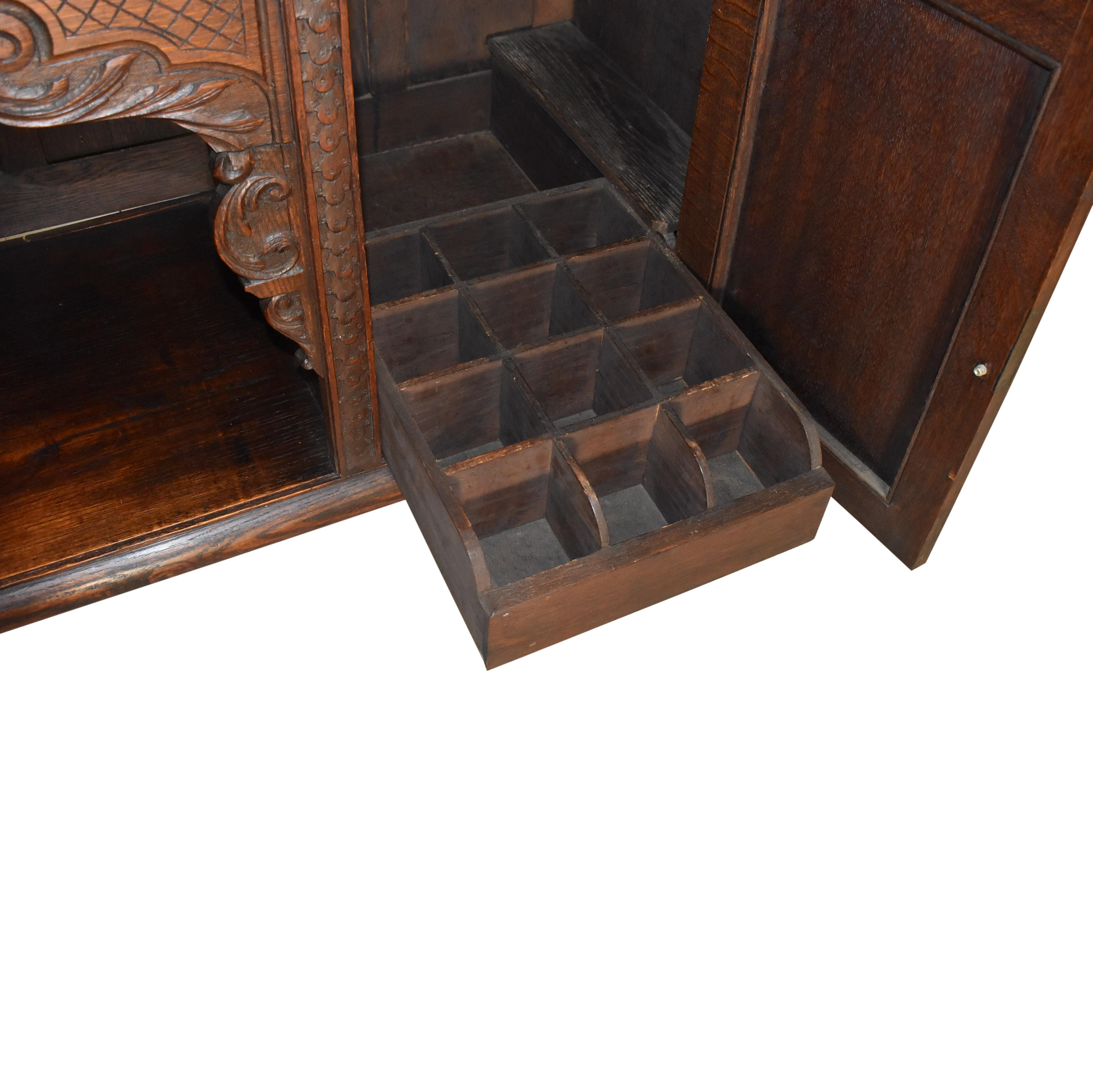 English Carved Oak Sideboard Buffet with Liquor Tray In Good Condition For Sale In Evergreen, CO
