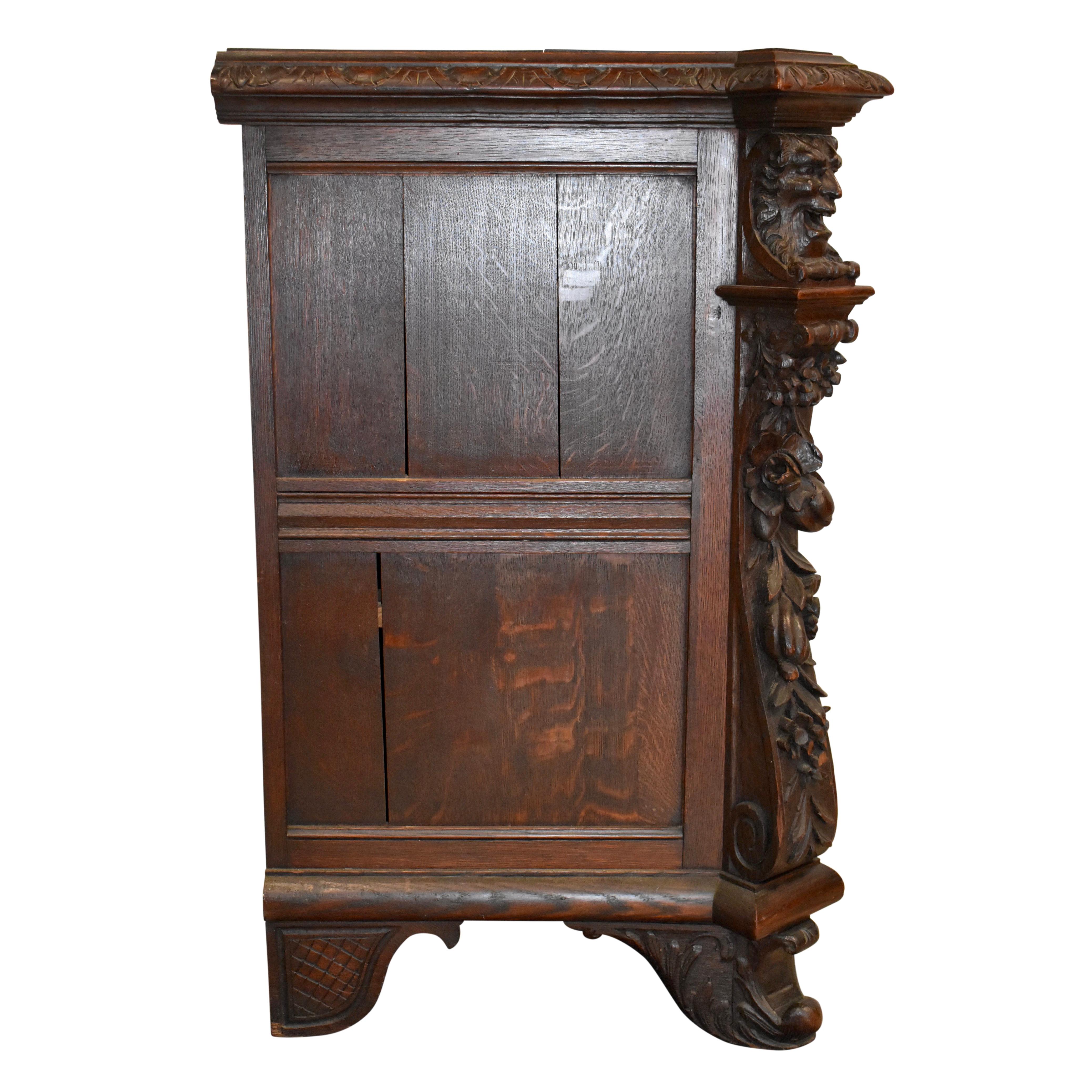 English Carved Oak Sideboard Buffet with Liquor Tray For Sale 1