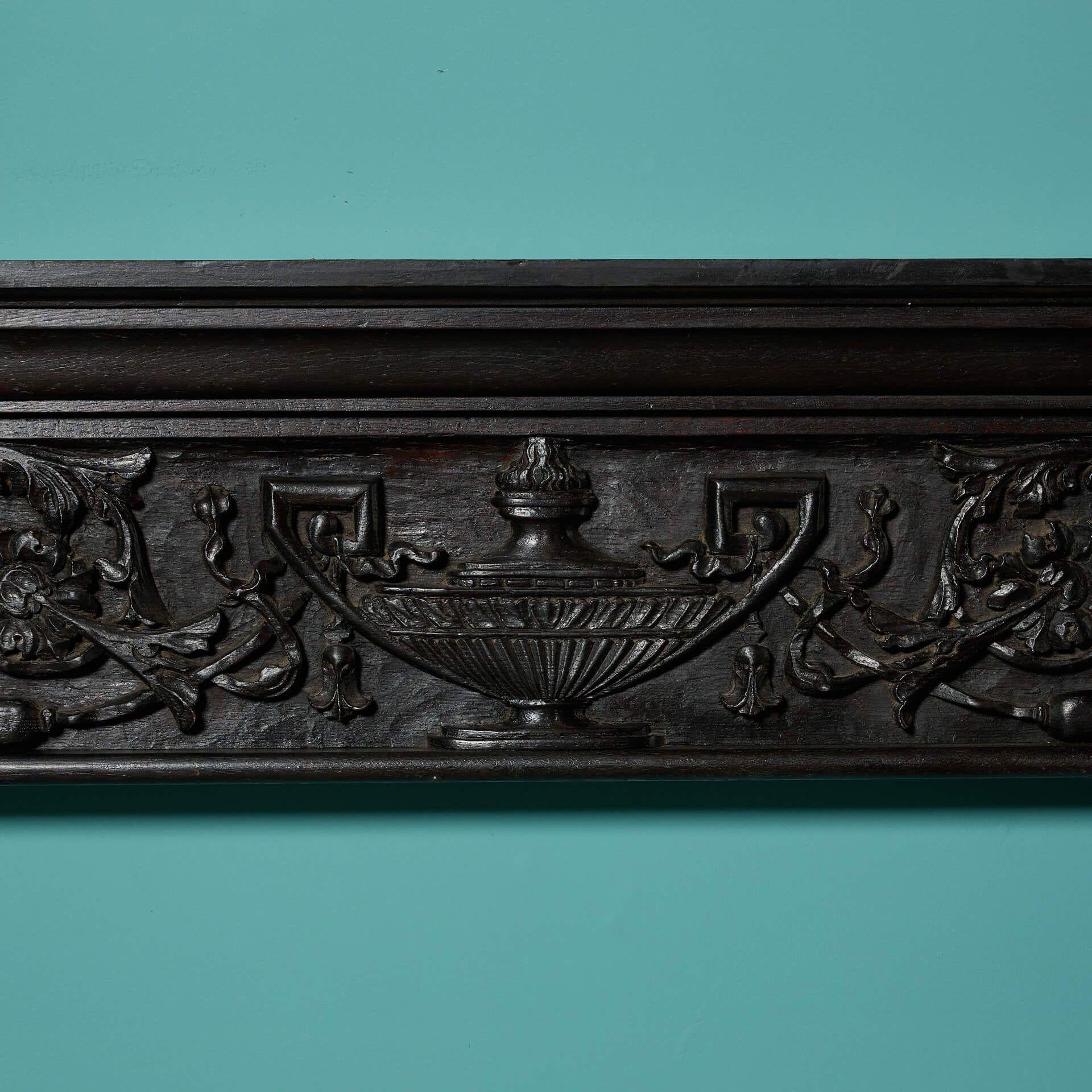 Cheminée anglaise sculptée en chêne de style Tudor État moyen - En vente à Wormelow, Herefordshire