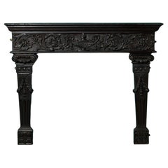 Cheminée anglaise sculptée en chêne de style Tudor