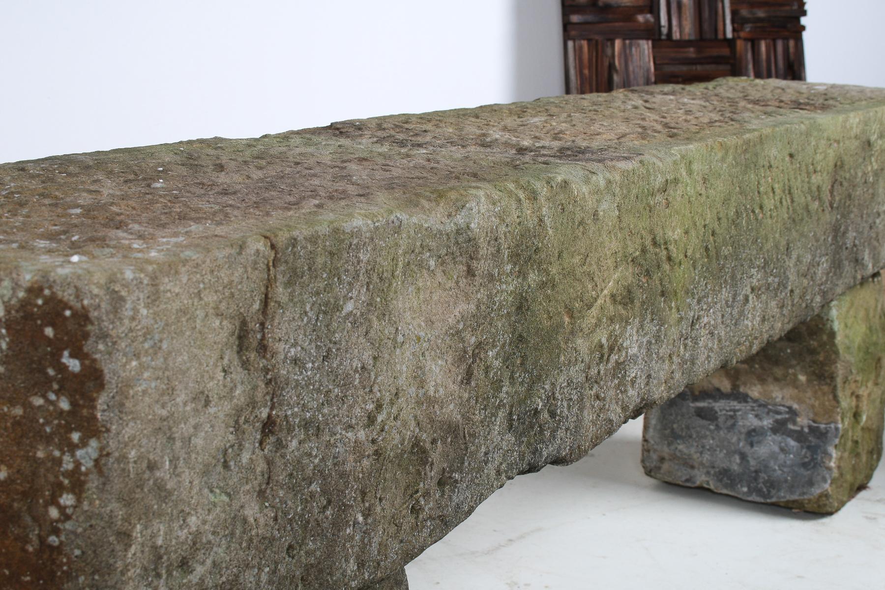 Asiento de piedra arenisca tallada inglesa para banco de jardín Elemento de jardín envejecido 1860 en venta 3