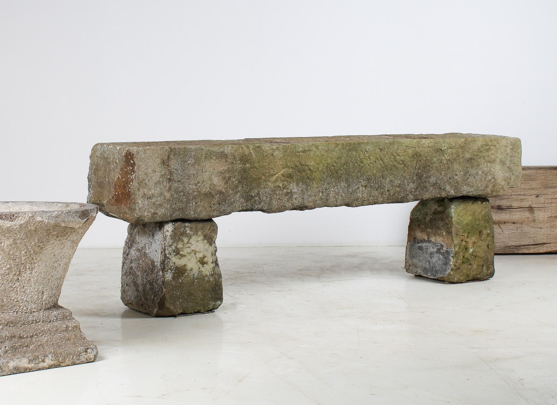Asiento de piedra arenisca tallada inglesa para banco de jardín Elemento de jardín envejecido 1860 en venta 5