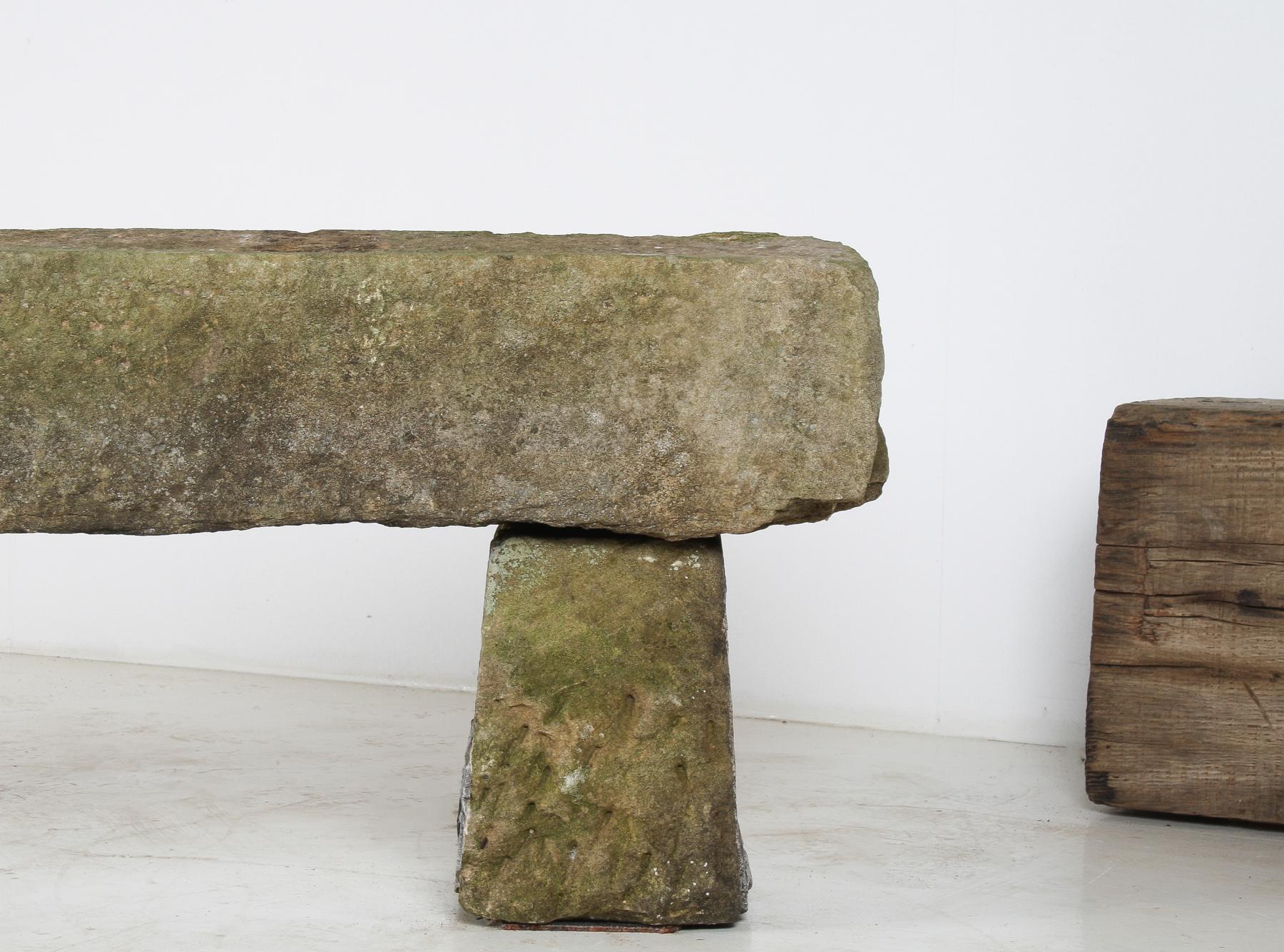 Asiento de piedra arenisca tallada inglesa para banco de jardín Elemento de jardín envejecido 1860 en venta 6