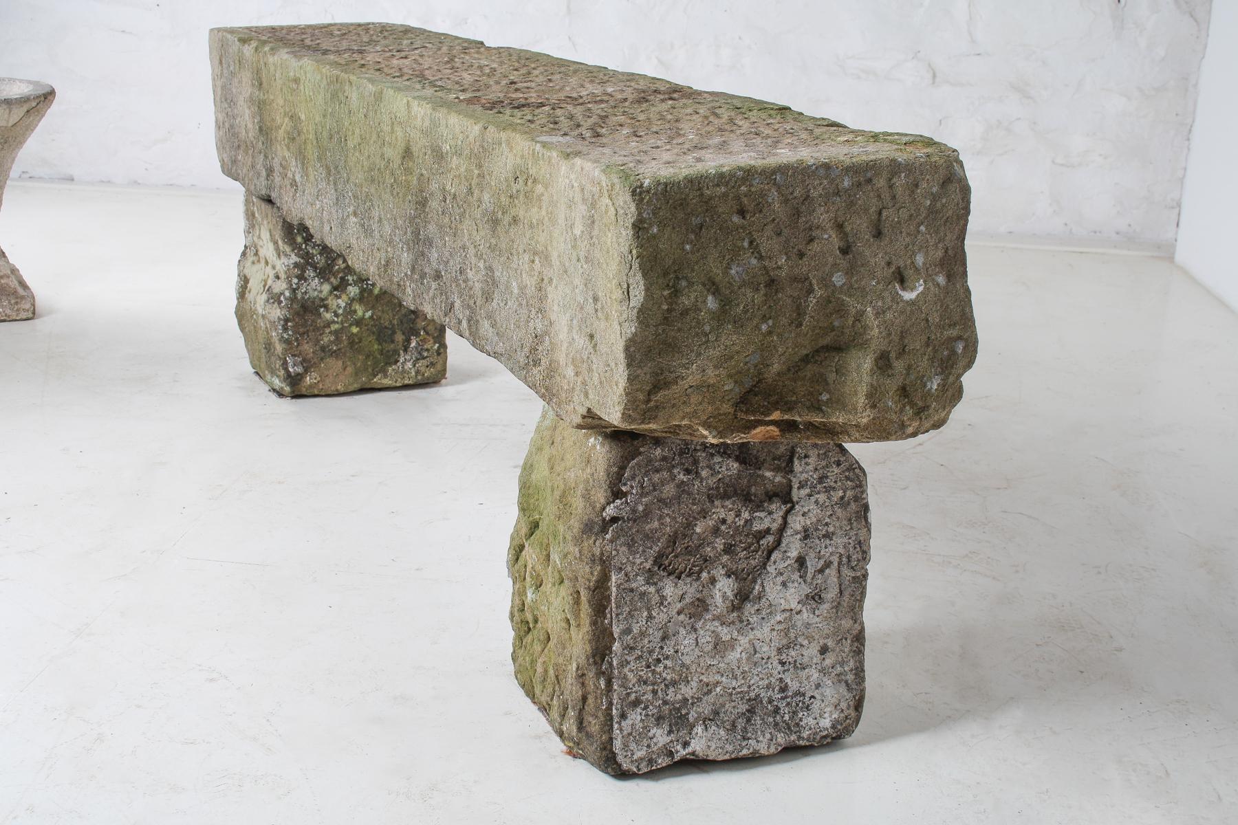 Asiento de piedra arenisca tallada inglesa para banco de jardín Elemento de jardín envejecido 1860 en venta 11