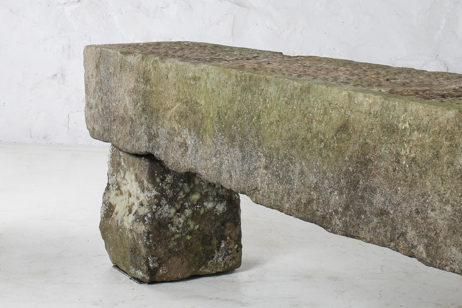 Asiento de piedra arenisca tallada inglesa para banco de jardín Elemento de jardín envejecido 1860 en venta 12