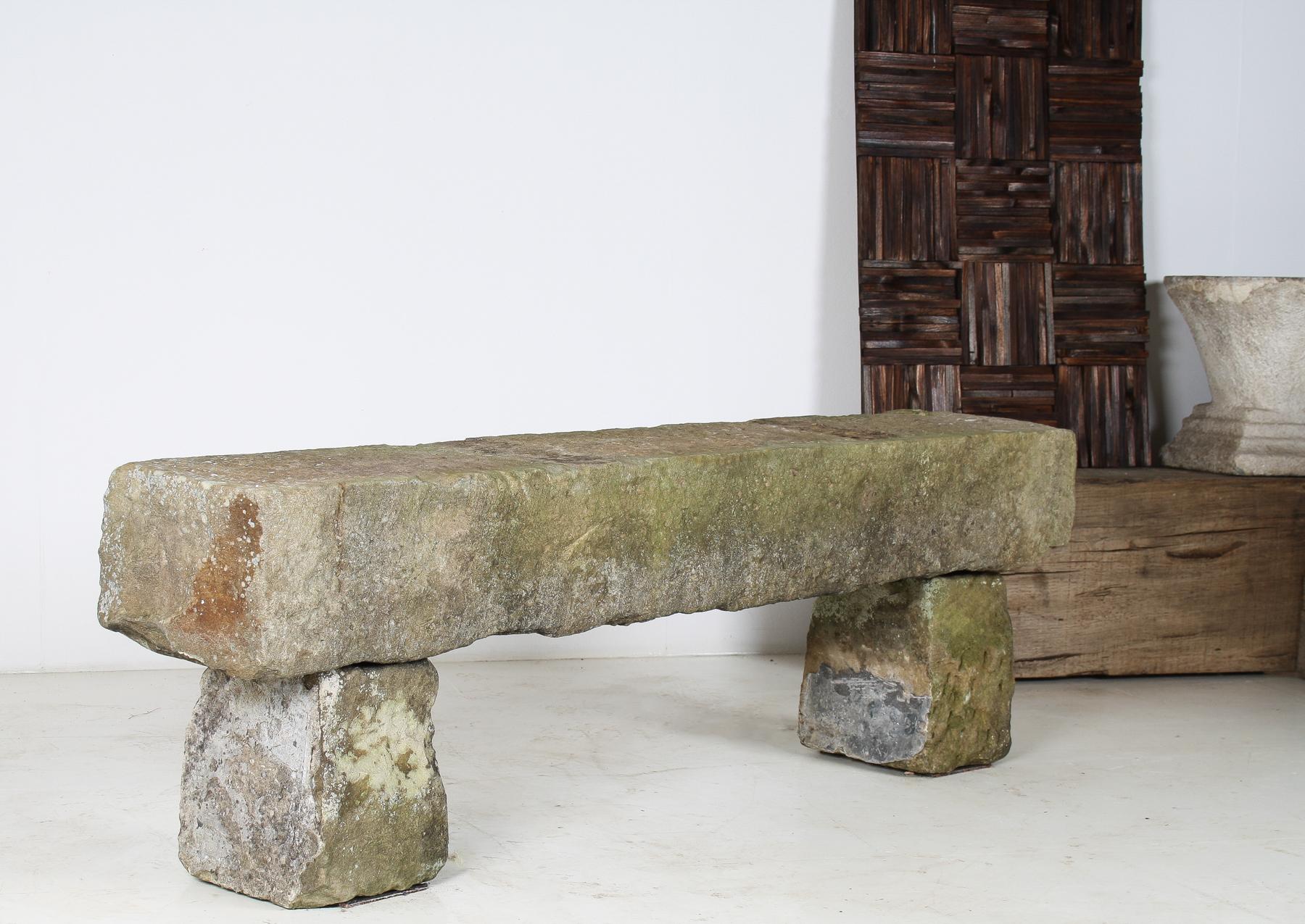 Asiento de piedra arenisca tallada inglesa para banco de jardín Elemento de jardín envejecido 1860 Victoriano en venta