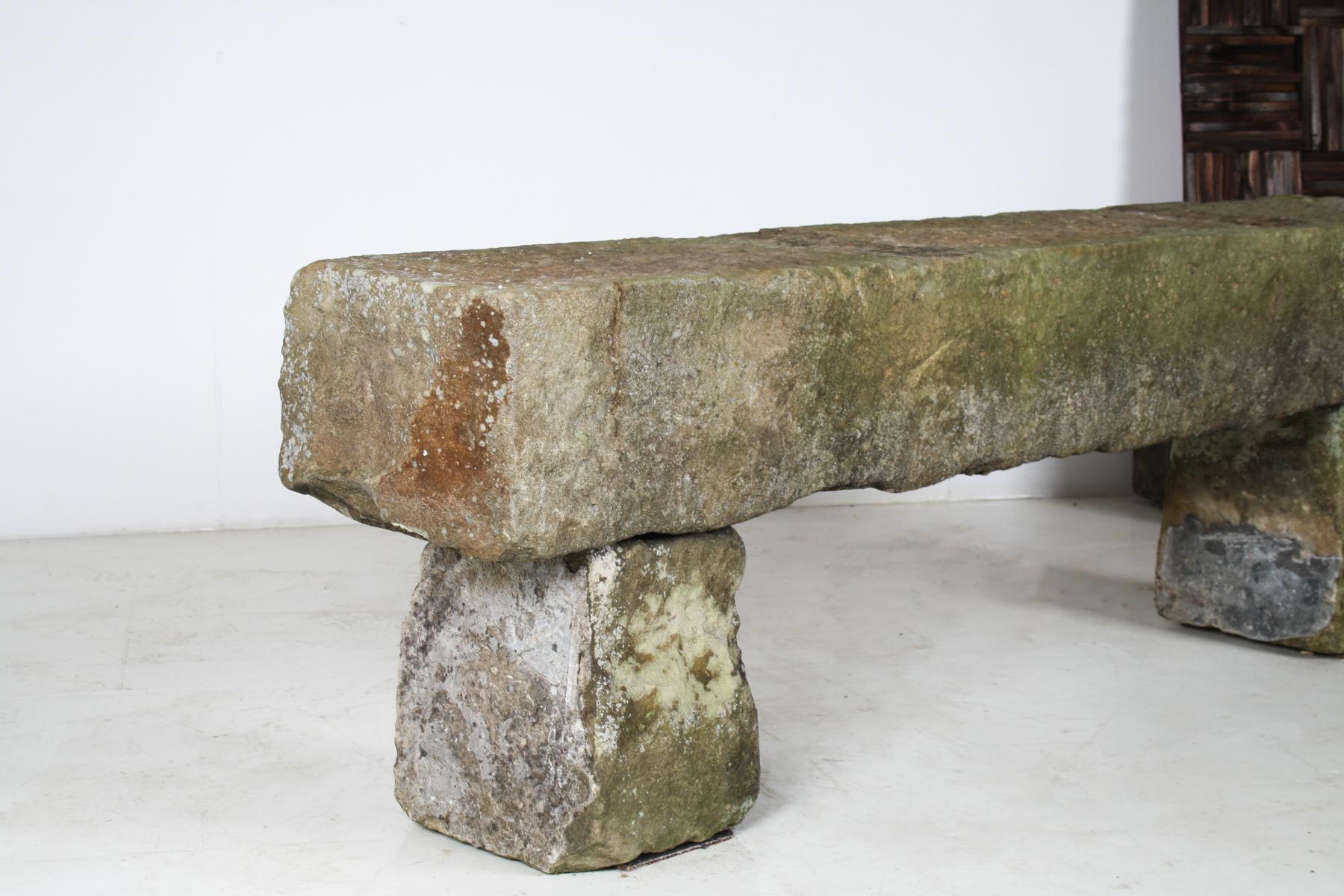 Asiento de piedra arenisca tallada inglesa para banco de jardín Elemento de jardín envejecido 1860 Mediados del siglo XIX en venta