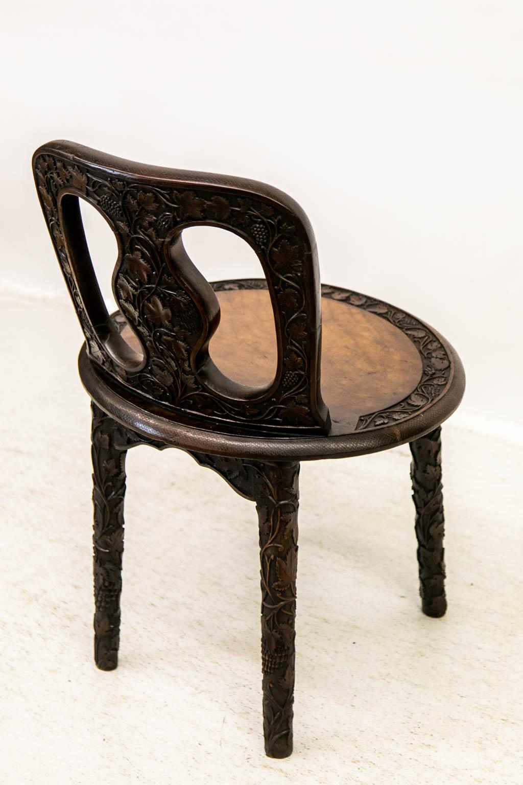 English Carved Walnut Side Chair For Sale 3