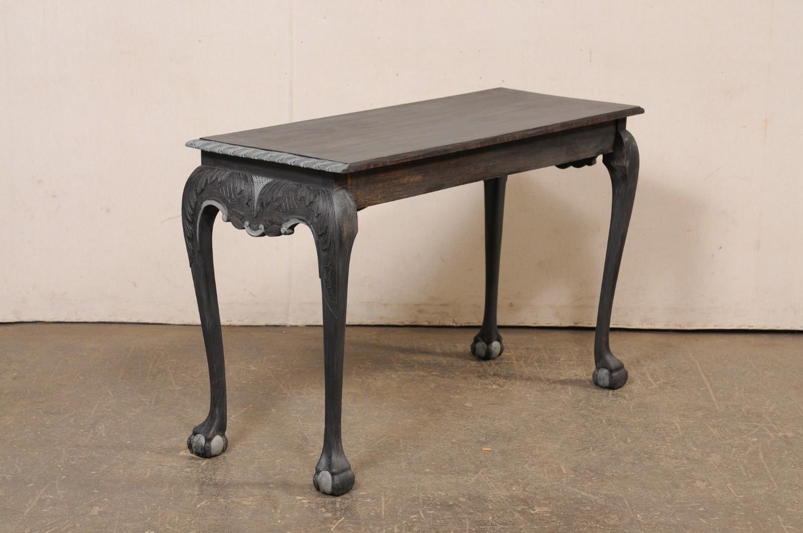 Table console 4 pieds en bois sculpté anglais avec tablier sculpté en forme de panier de fruits, gris foncé en vente 2