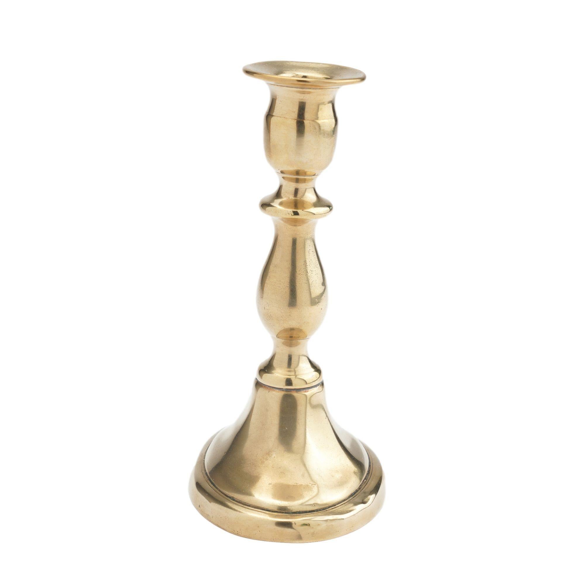 English cast brass oval base candlestick by William A. Harrison, 1791-1818 In Excellent Condition For Sale In Kenilworth, IL