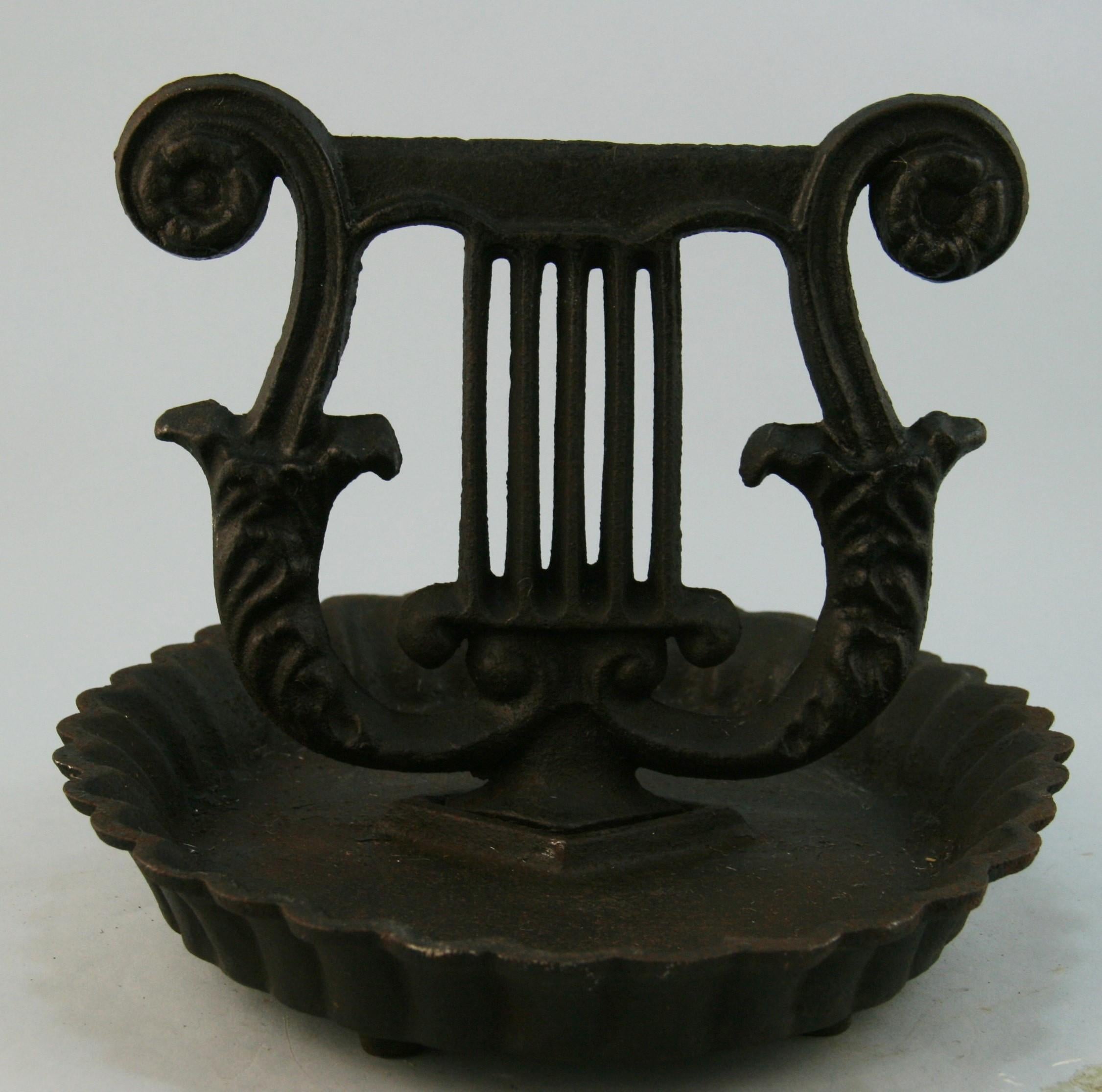 Antique Decorative Boot Scraper, English , Cast Iron, Door Scrape, Regency  In Good Condition For Sale In Douglas Manor, NY
