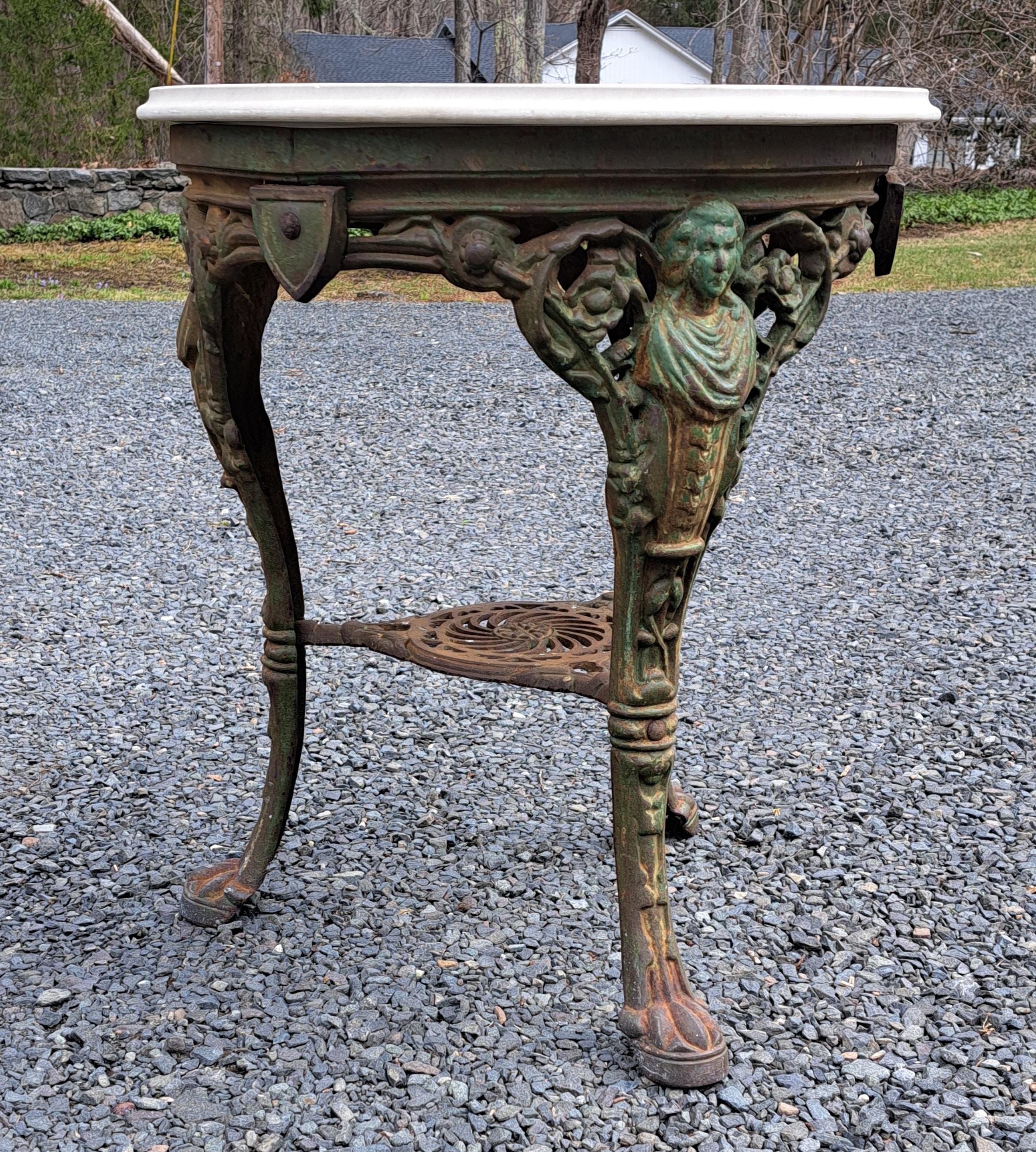Englischer Gusseisen Pub oder Bistro Tisch Gartentisch (Art nouveau) im Angebot