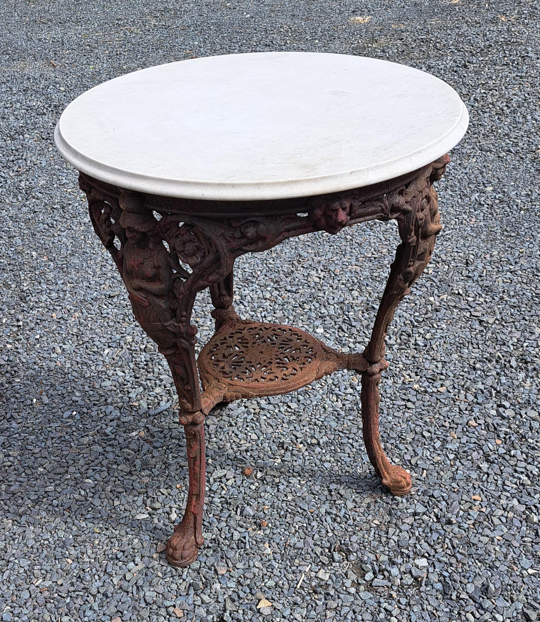 Anglais Table de pub ou de bistro anglaise en vente