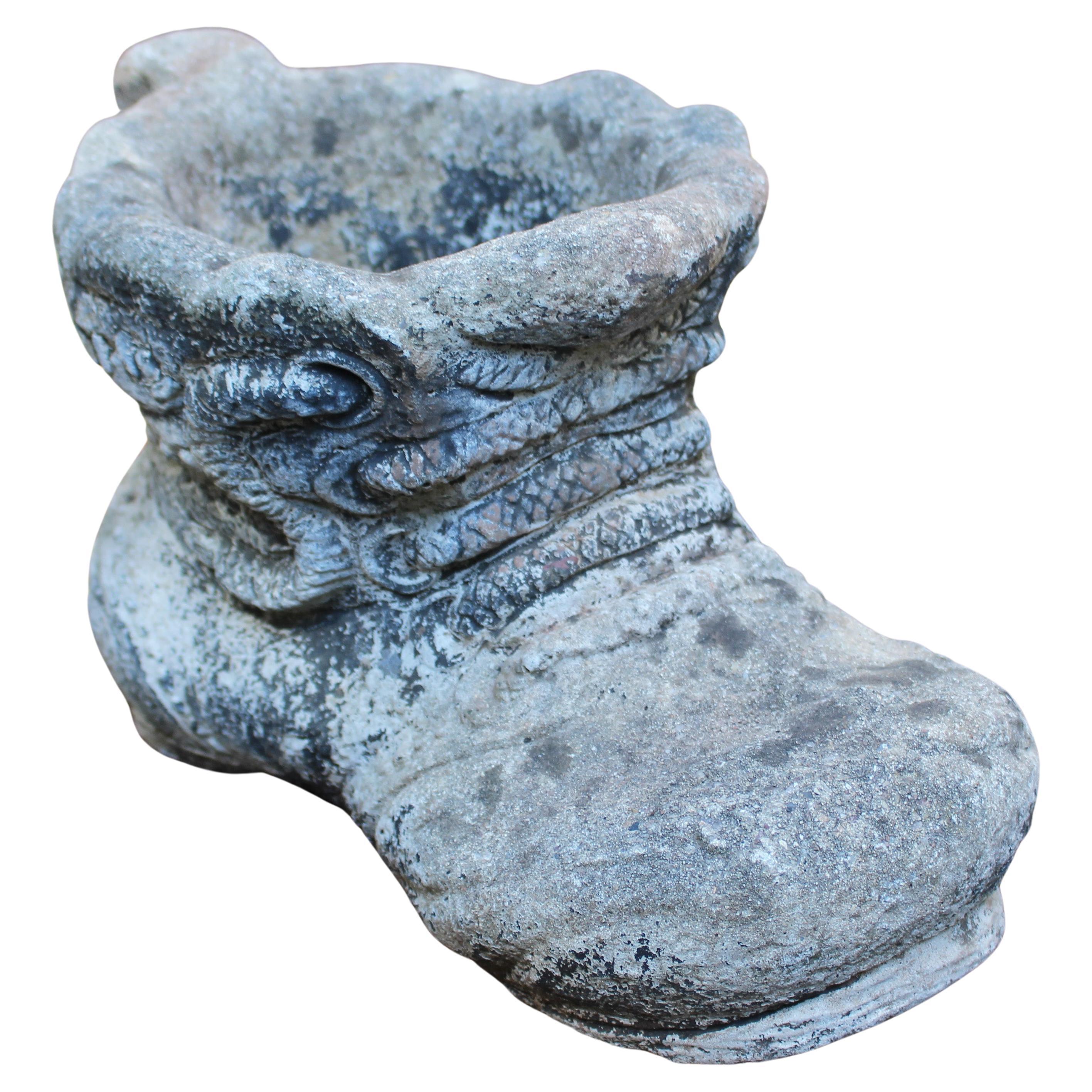 Jardinière anglaise en pierre moulée en forme de chaussure de géant