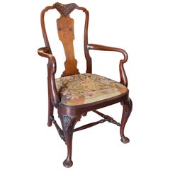 Chaise anglaise avec accoudoirs en acajou et assise brodée de petites pois