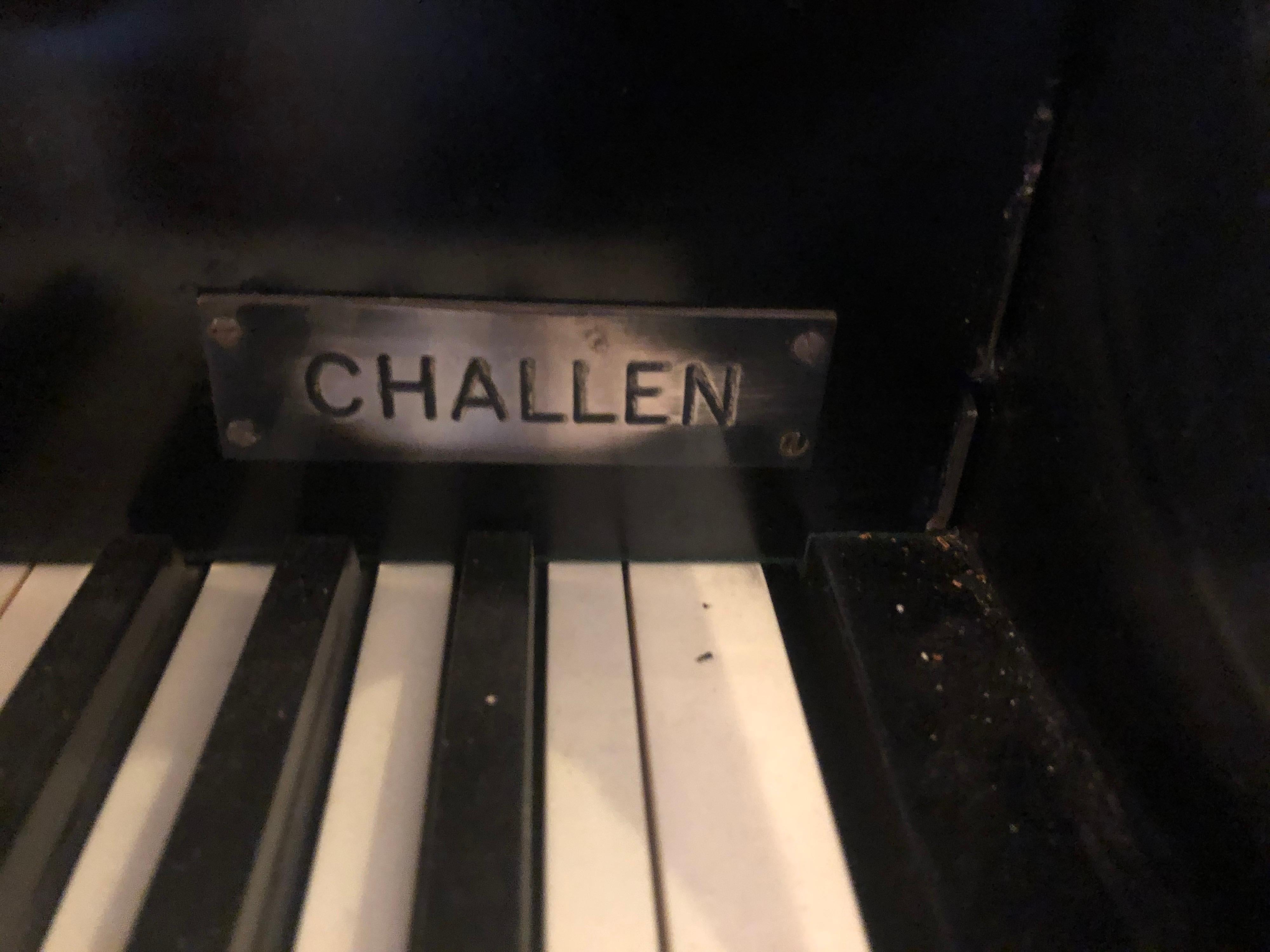 English Challen Chinoiserie Decorated Baby Grand Piano In Good Condition In Natchez, MS
