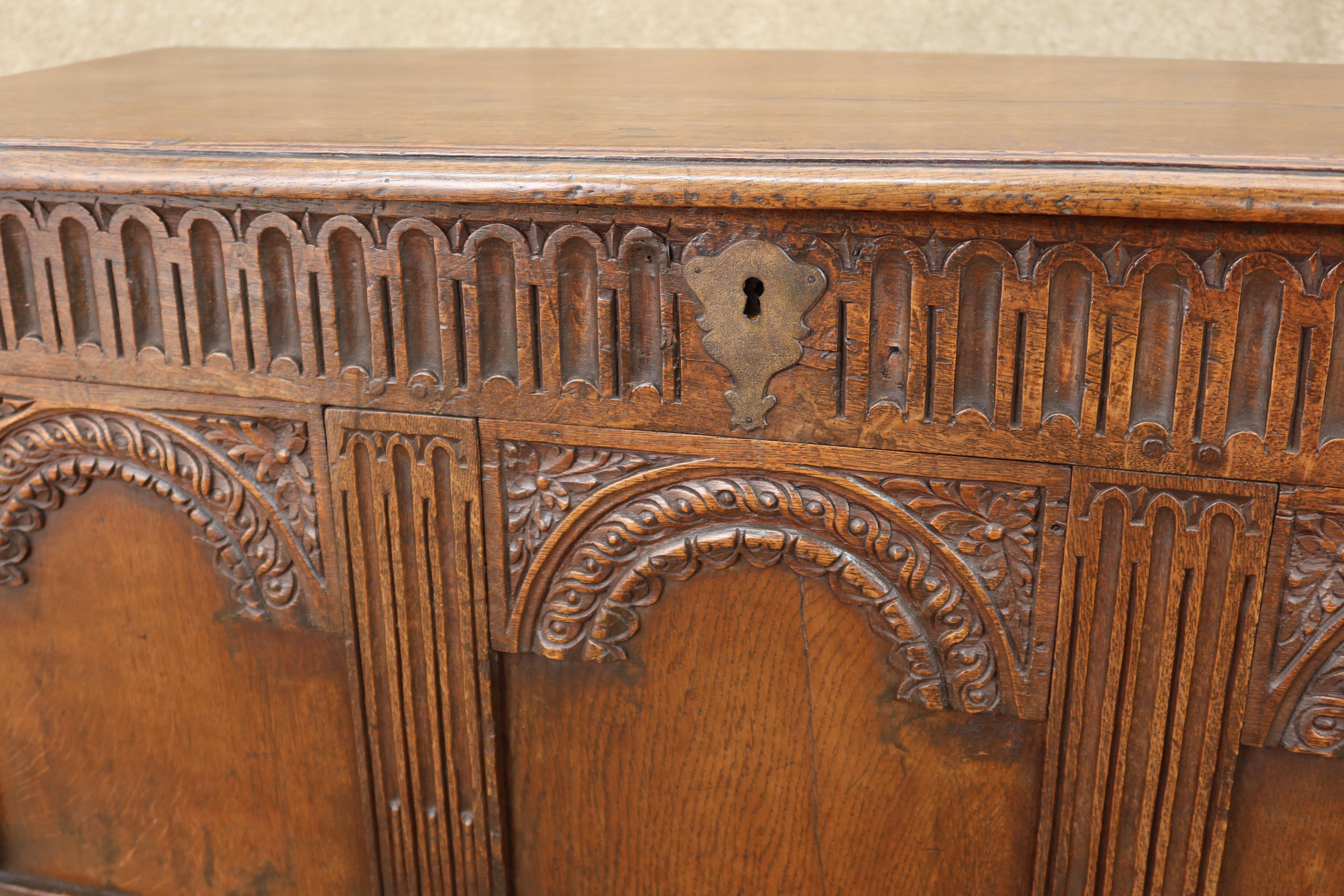 English Charles II Oak Coffer with Arcaded Panels, circa 1650 For Sale 4