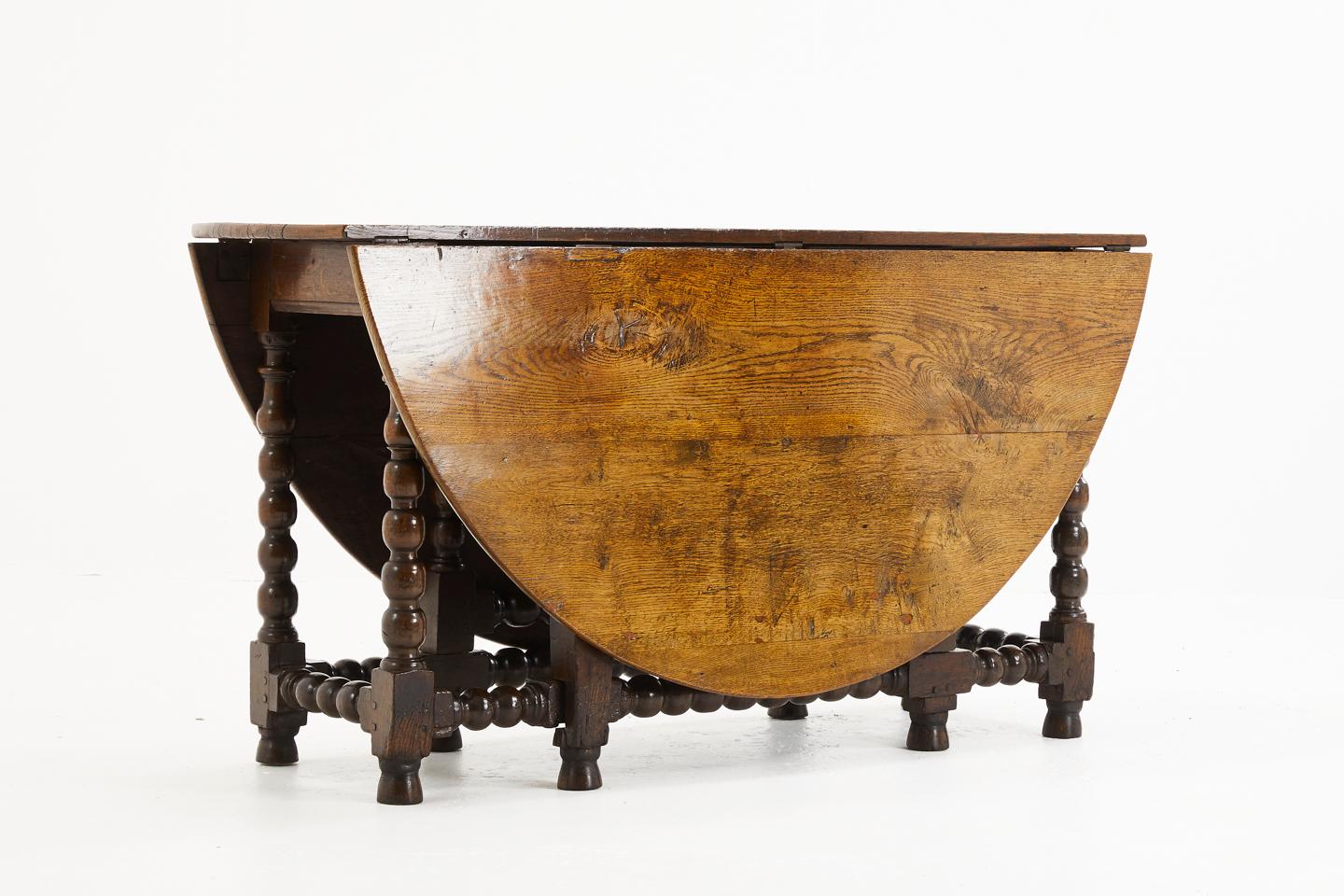 English Charles II Oak Drop Leaf Bobbin Turned Gate Leg Table In Good Condition In Husbands Bosworth, Leicestershire