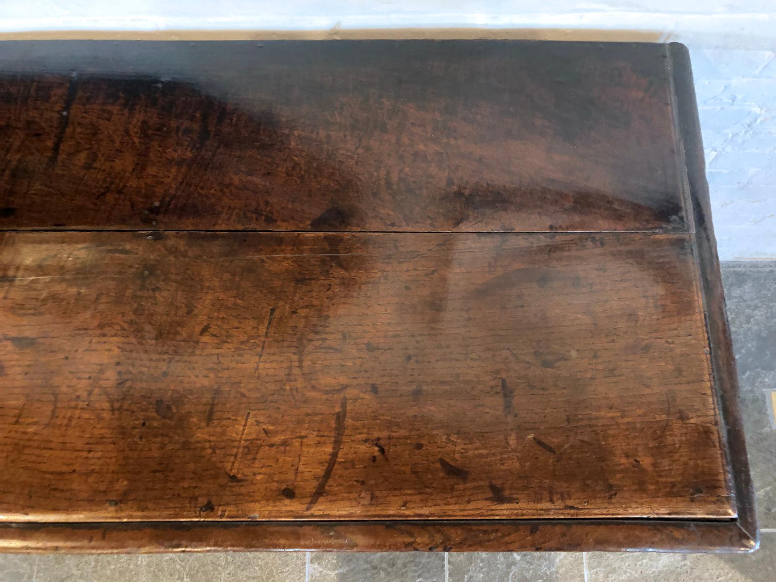 Comò lungo e basso in Oak Oak Charles II, 1670 ca. in vendita 5