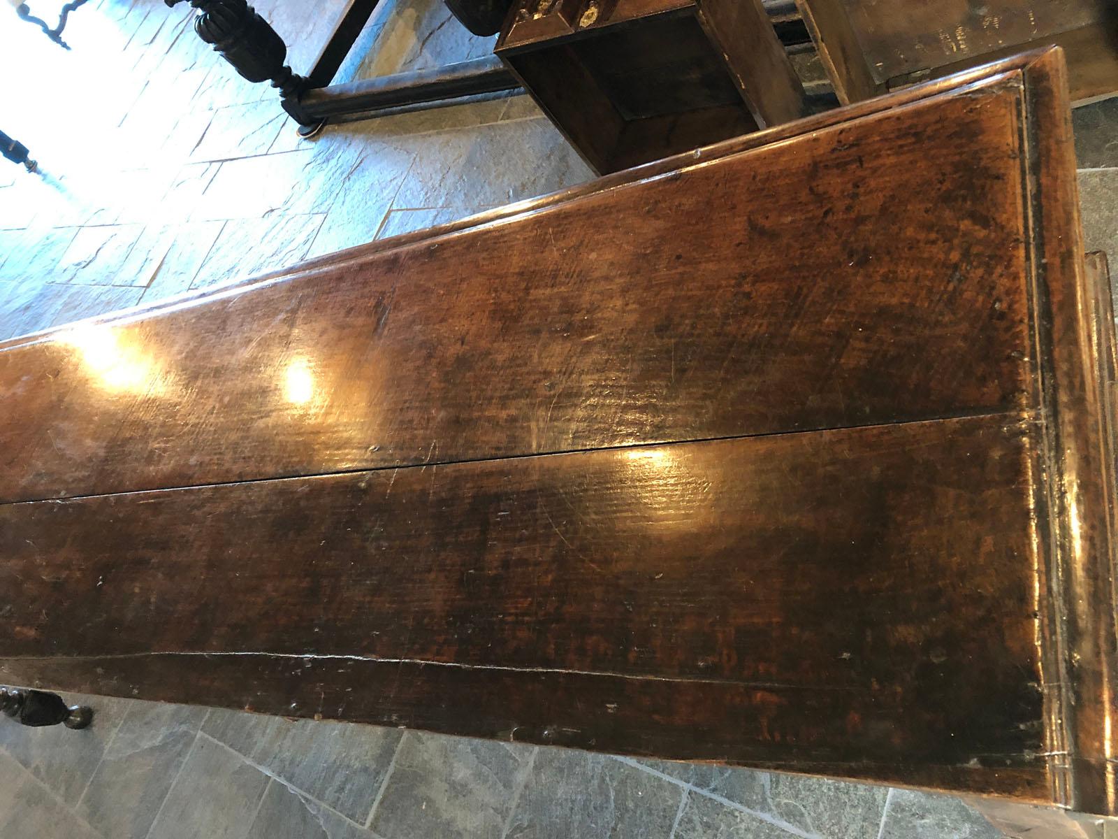 Comò lungo e basso in Oak Oak Charles II, 1670 ca. in vendita 9
