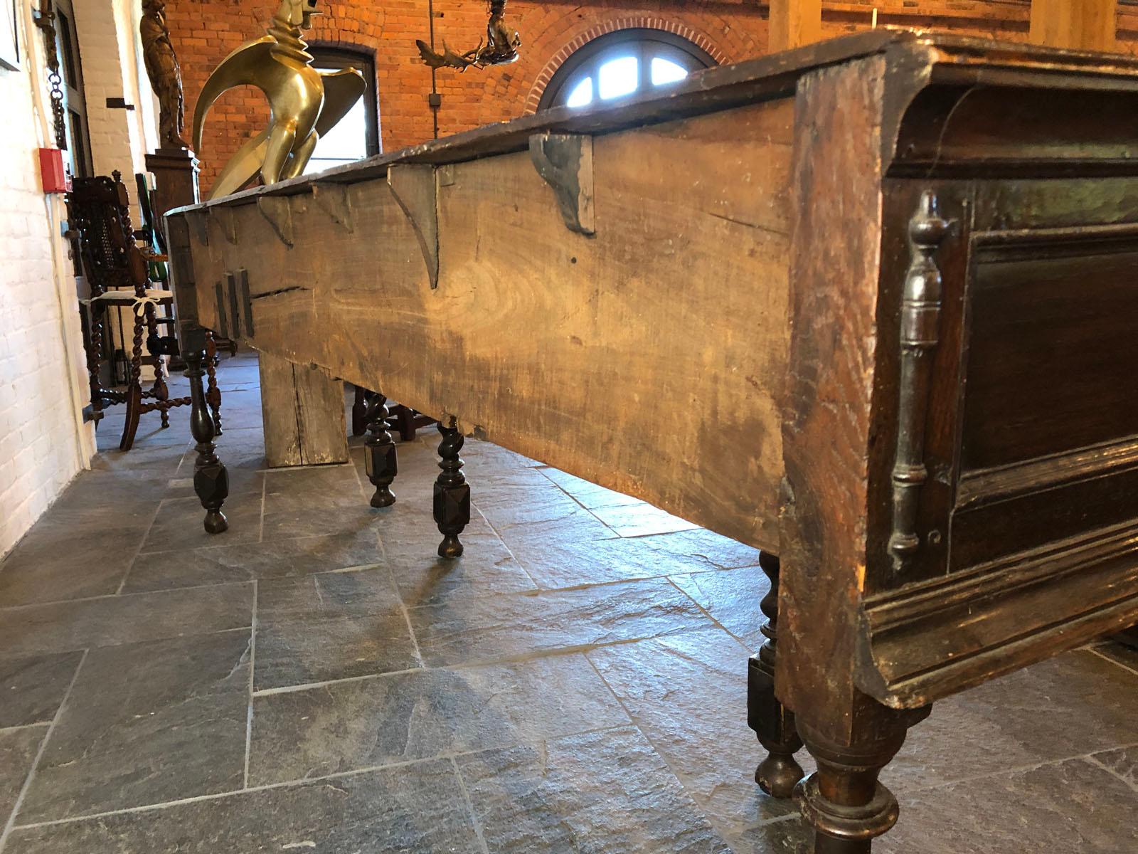 Comò lungo e basso in Oak Oak Charles II, 1670 ca. in vendita 12