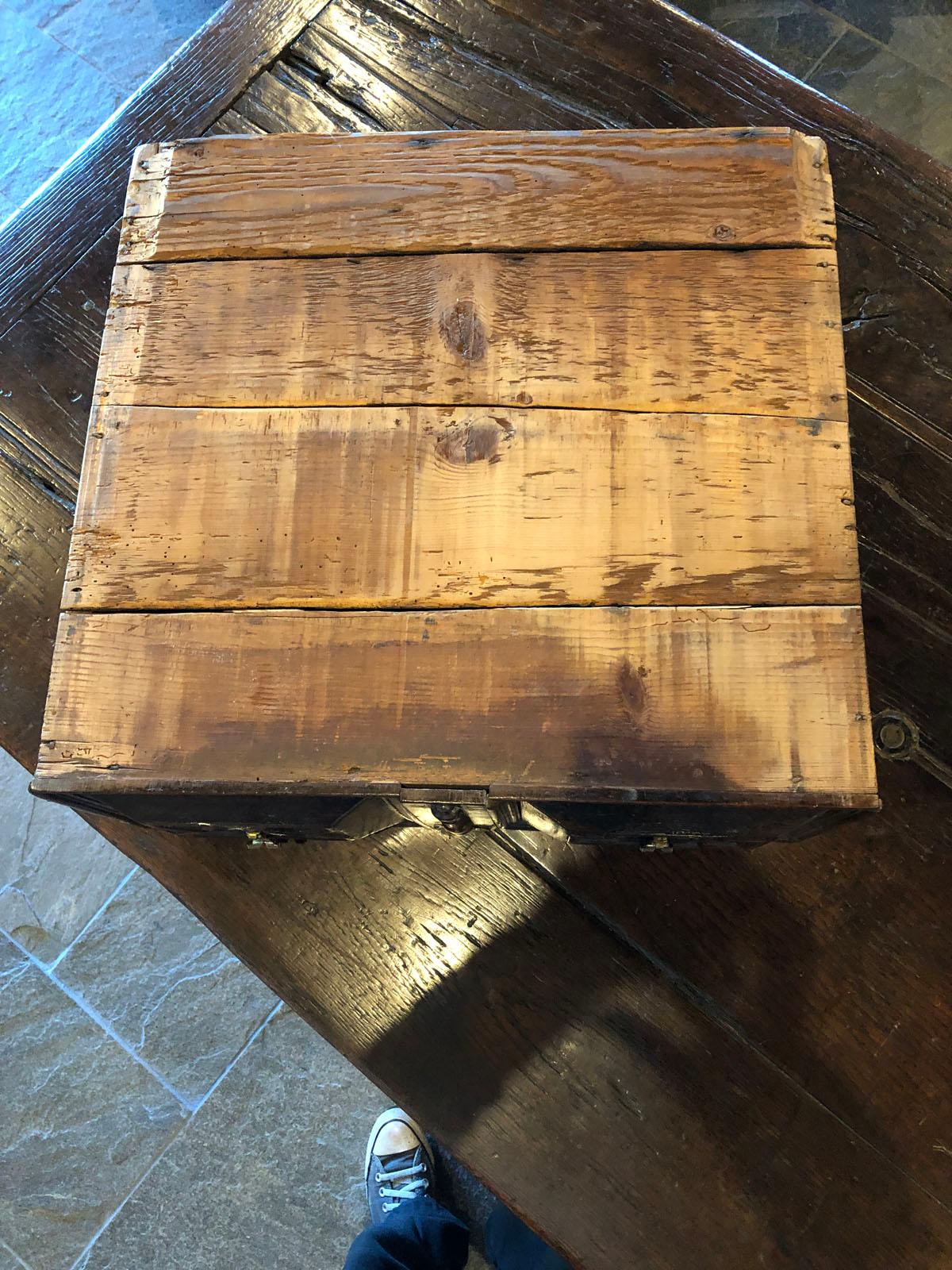 Comò lungo e basso in Oak Oak Charles II, 1670 ca. in vendita 13