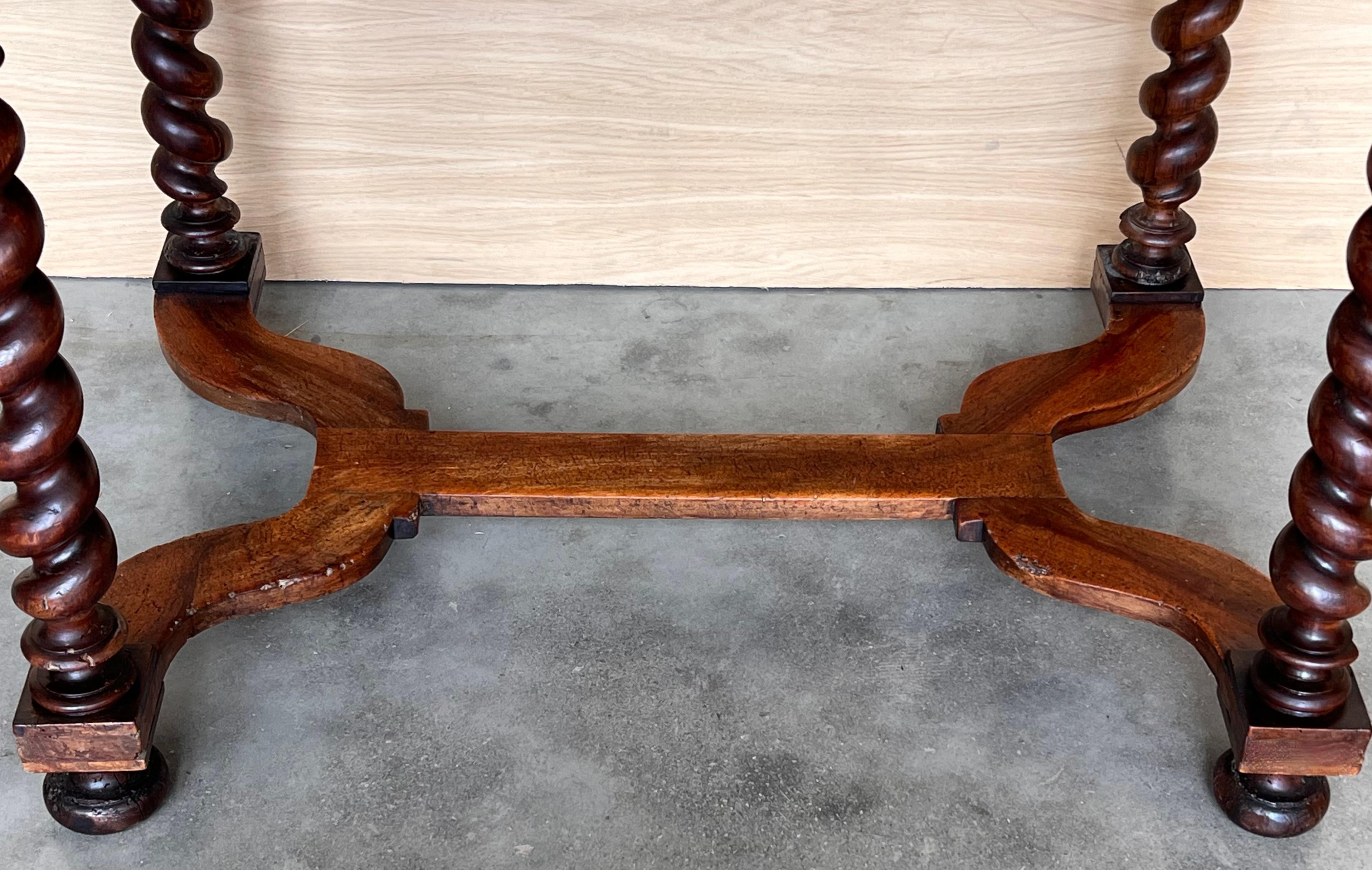 Mesa auxiliar inglesa Carlos II de madera de olivo chapada en ostras, hacia 1780 en venta 7