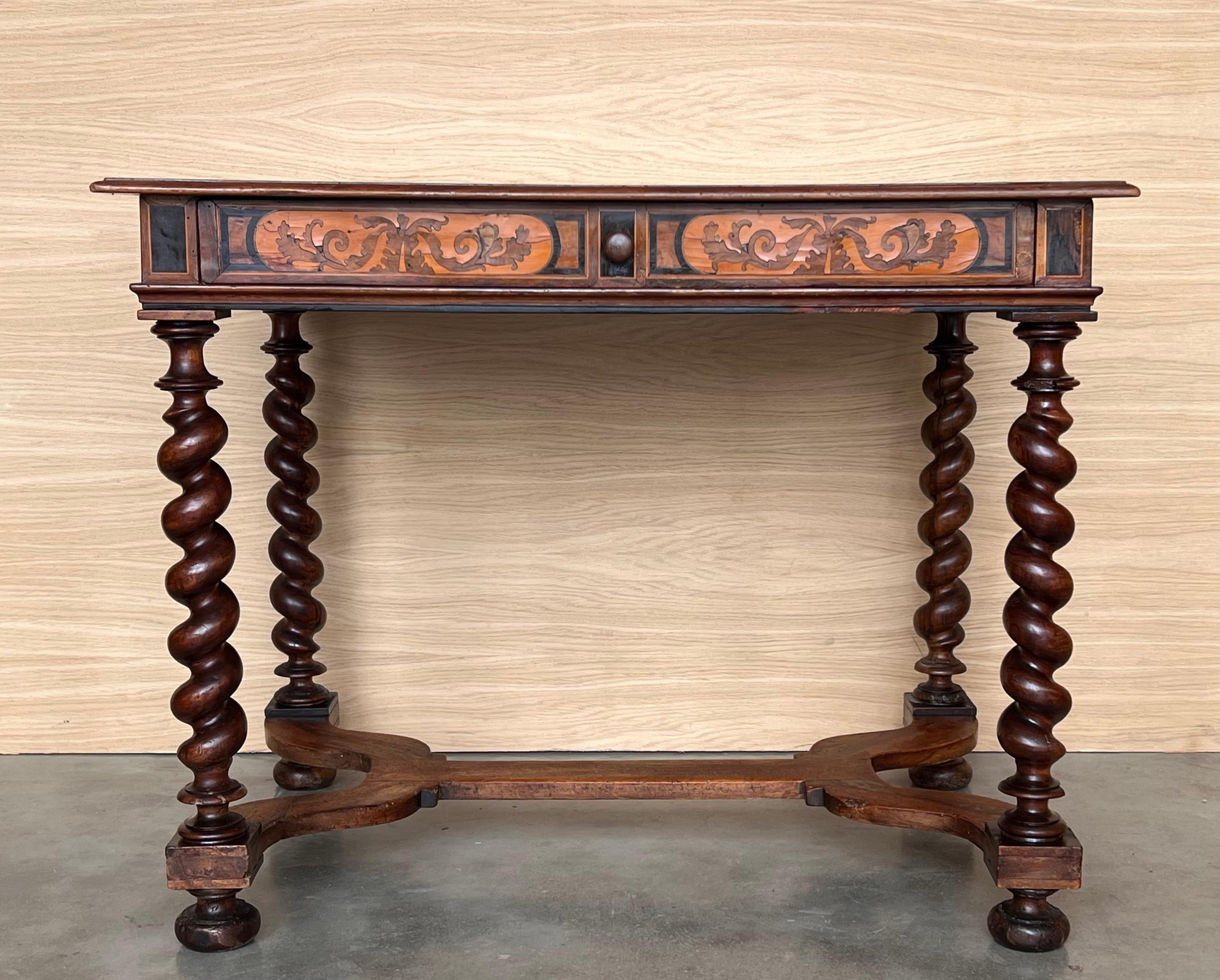 Mesa auxiliar inglesa Carlos II de madera de olivo chapada en ostras, hacia 1780 Inglés en venta