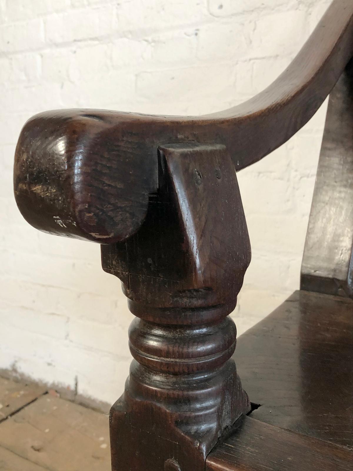 English Charles II Spindle-Back 17th Century Oak Settle, ca. 1650 For Sale 6