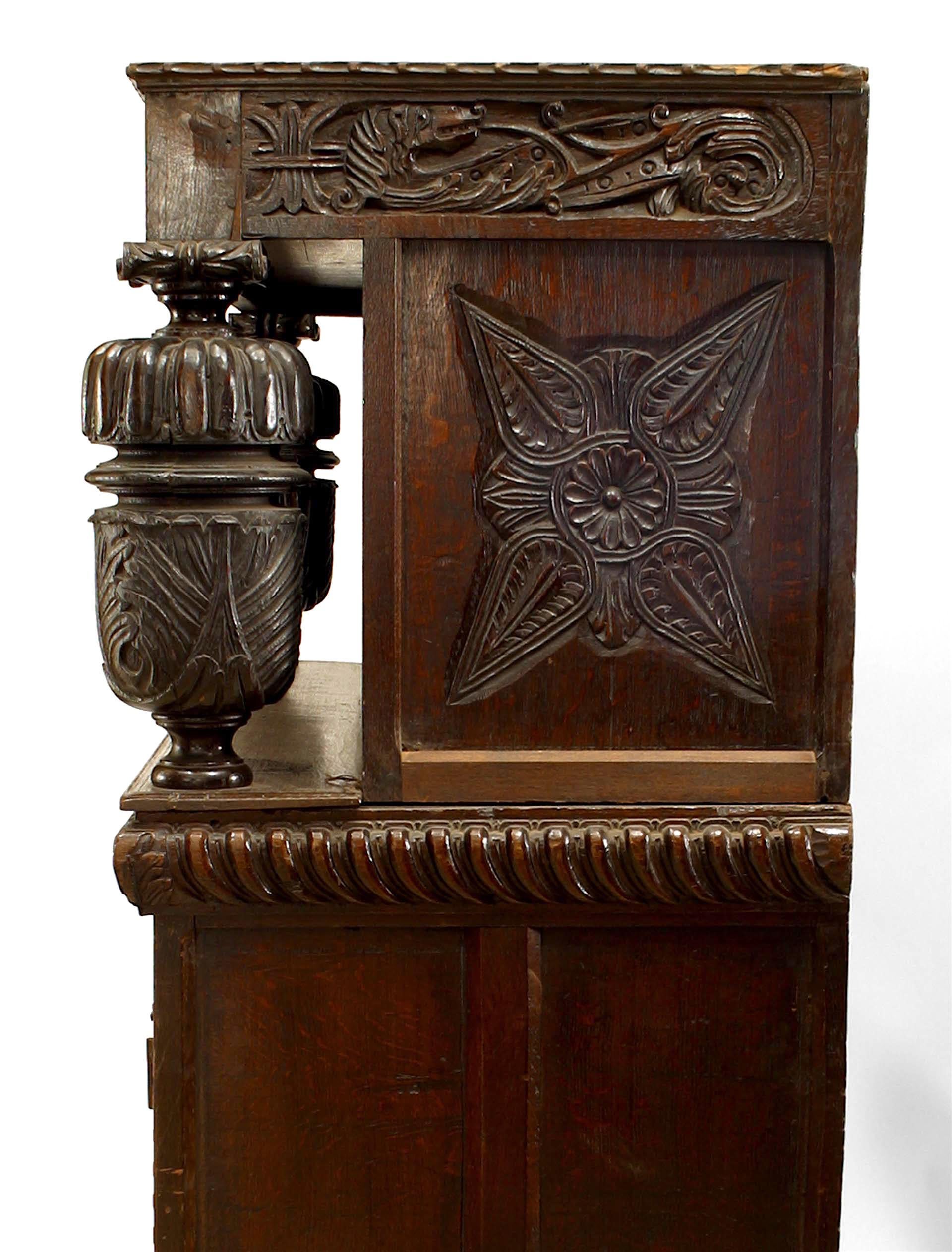 Englisches Eichenholzschrank im Charles-II.-Stil (Charles II.)