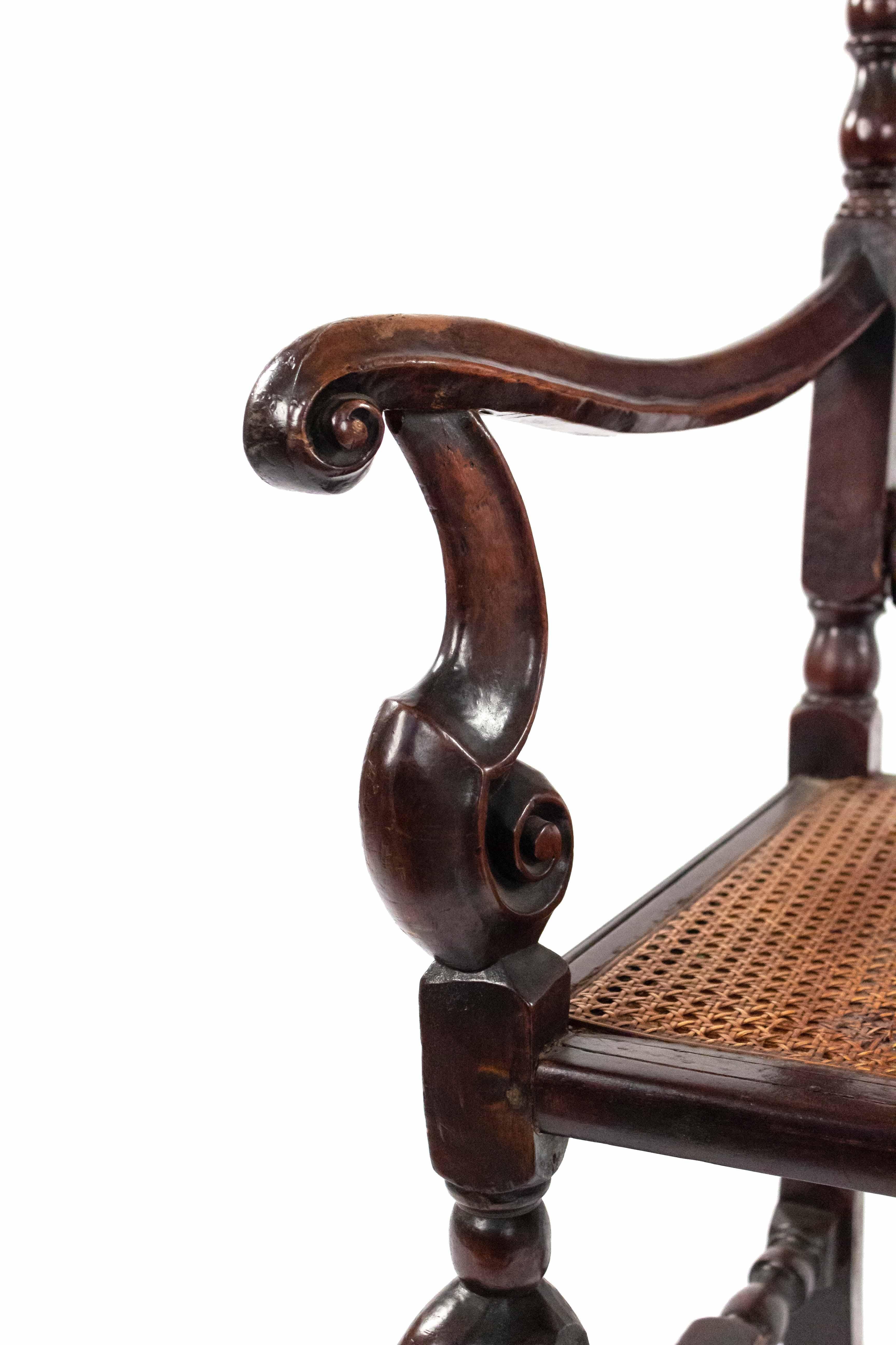 XIXe siècle Fauteuil anglais en noyer Charles II en vente