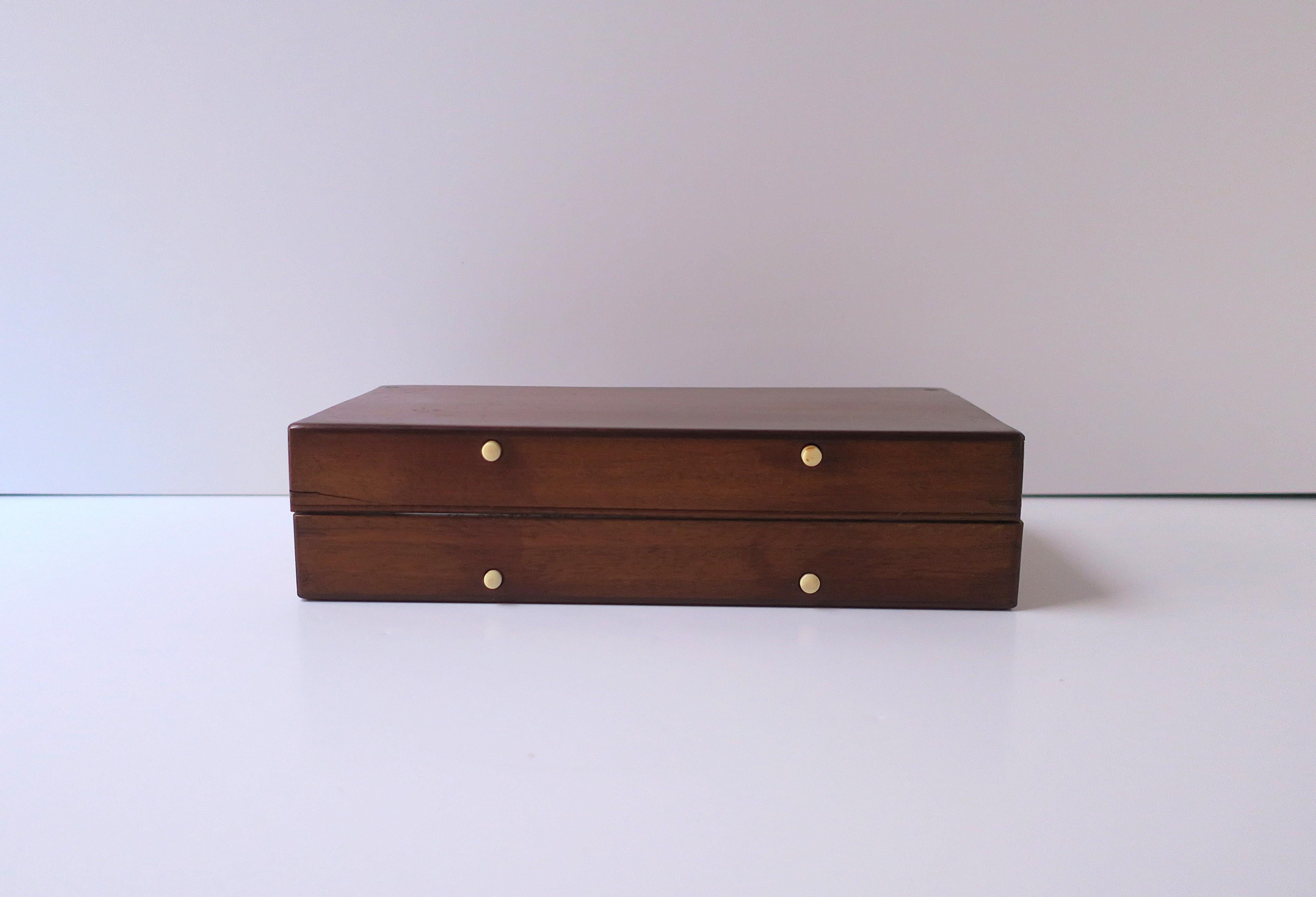 English Chess Game Set Portable, Circa Late 19th Century For Sale 3