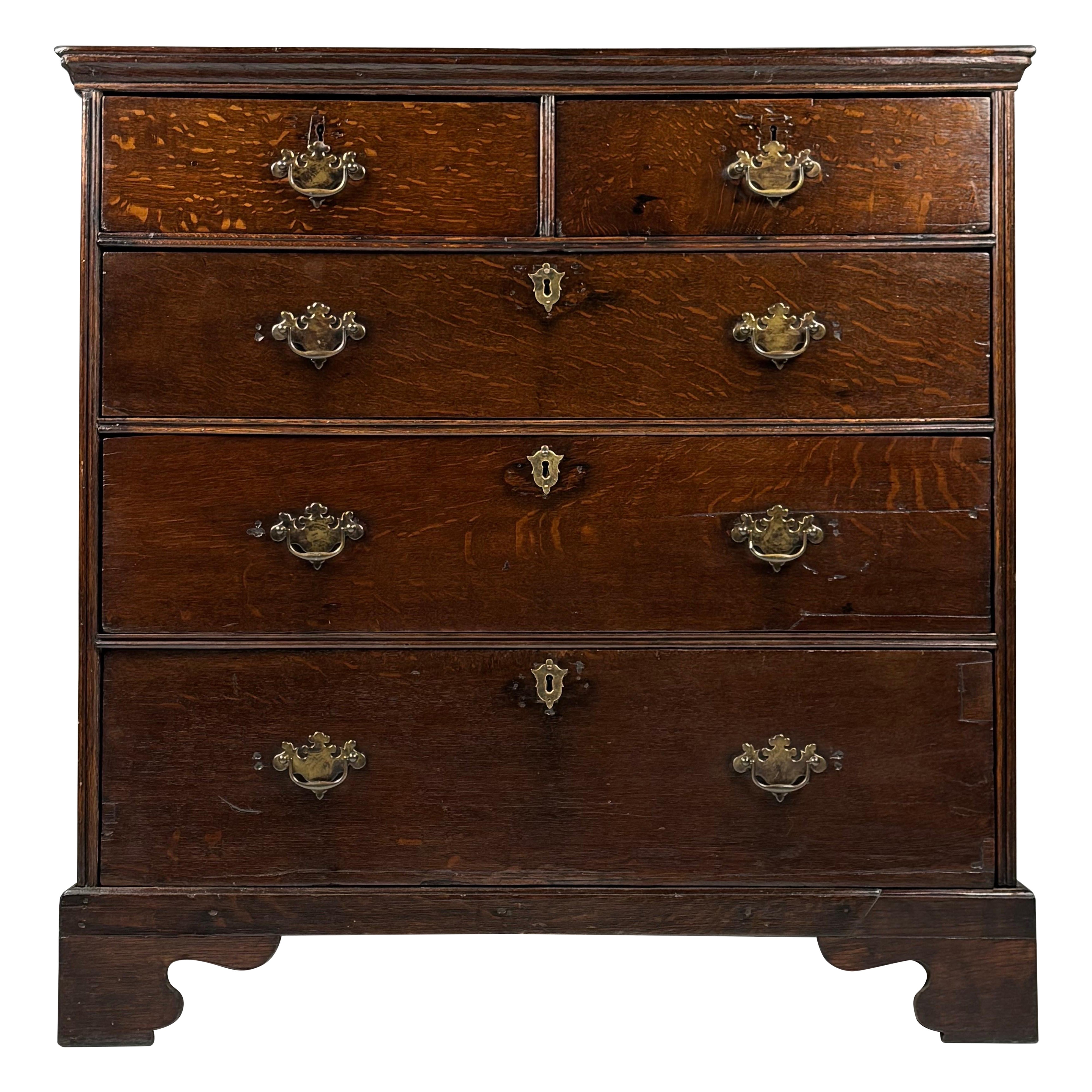 Englische Kommode ca. 1740 im Angebot