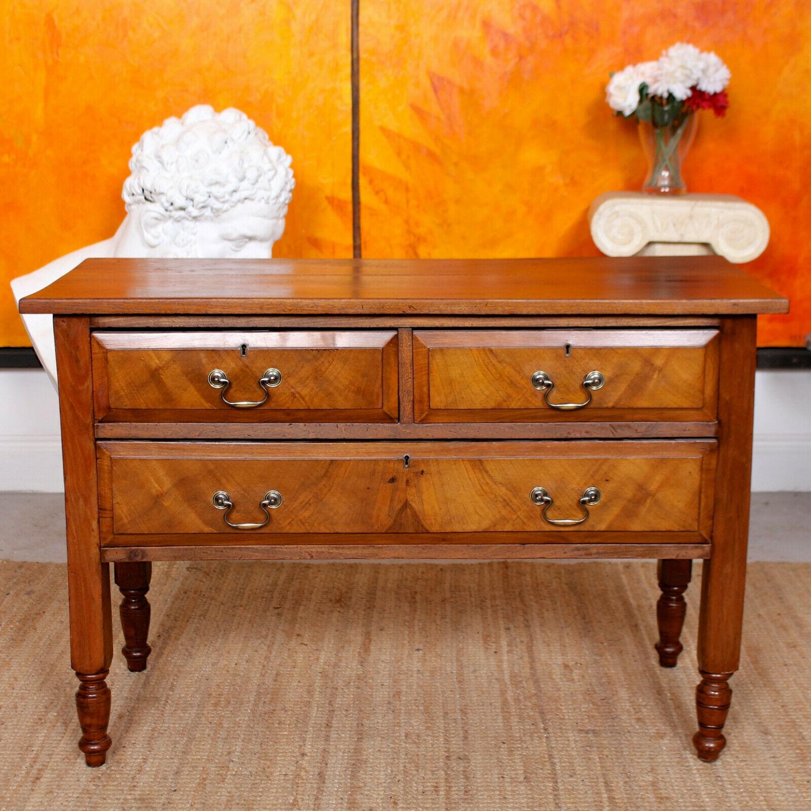 An impressive Edwardian mahogany chest of drawers.

Constructed from solid mahogany boasting a well figured grain and rich polished patina.

Fitted two short and one long graduated drawer with dovetailed jointing, oak lined interiors and mounted