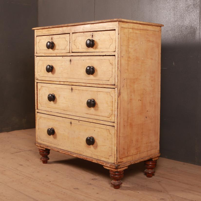 Early 19th century English original painted chest of drawers, 1830

Dimensions
37 inches (94 cms) wide
18 inches (46 cms) deep
43 inches (109 cms) high.

 