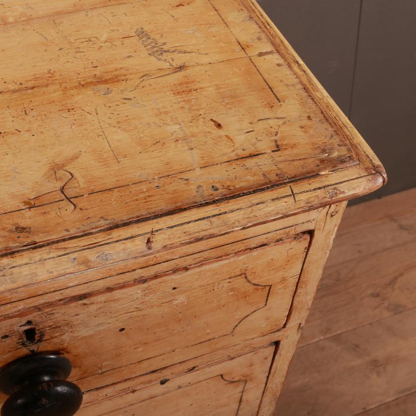 Pine English Chest of Drawers