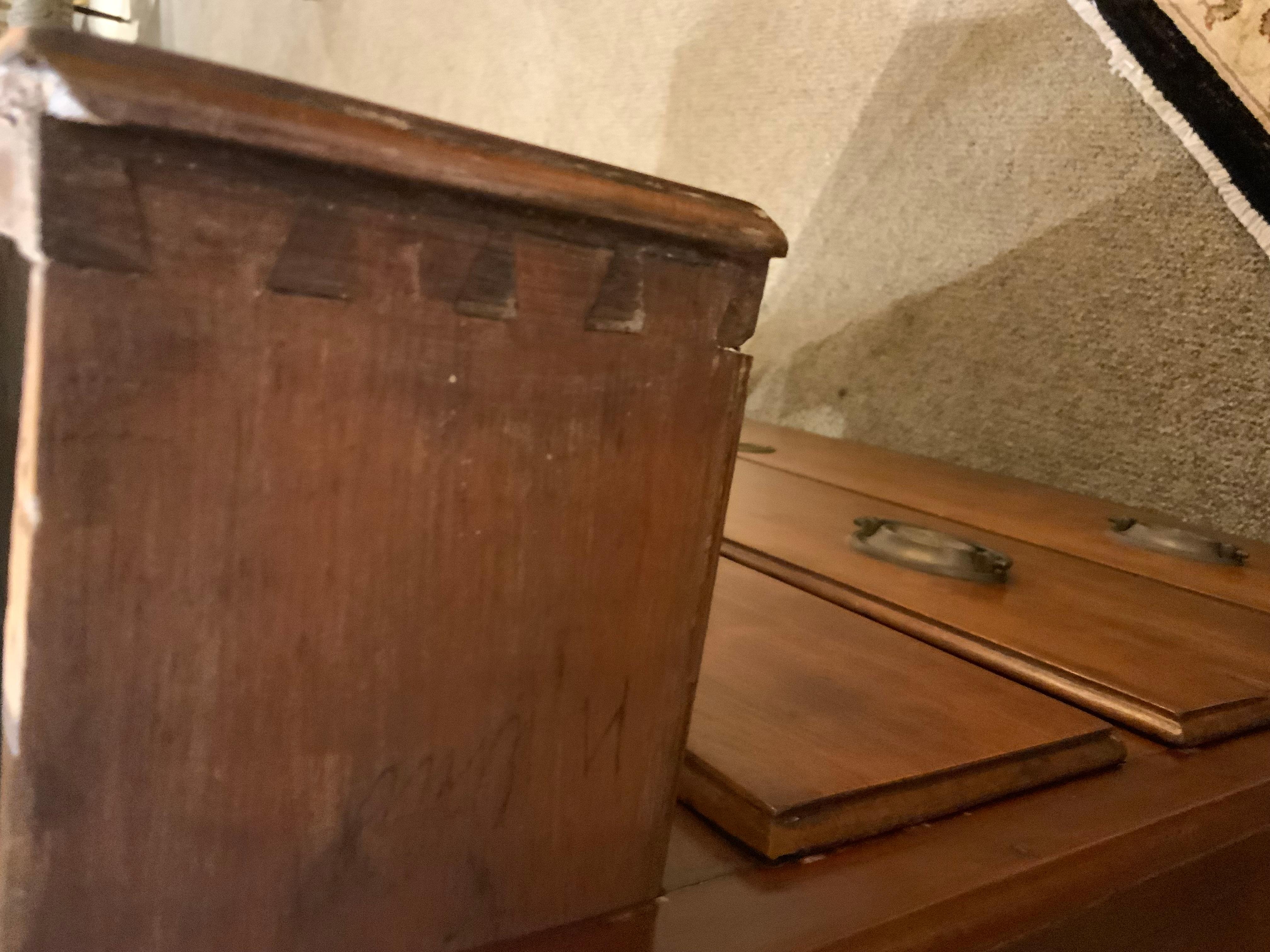 English chest of drawers mahogany 19 th century In Excellent Condition For Sale In Houston, TX