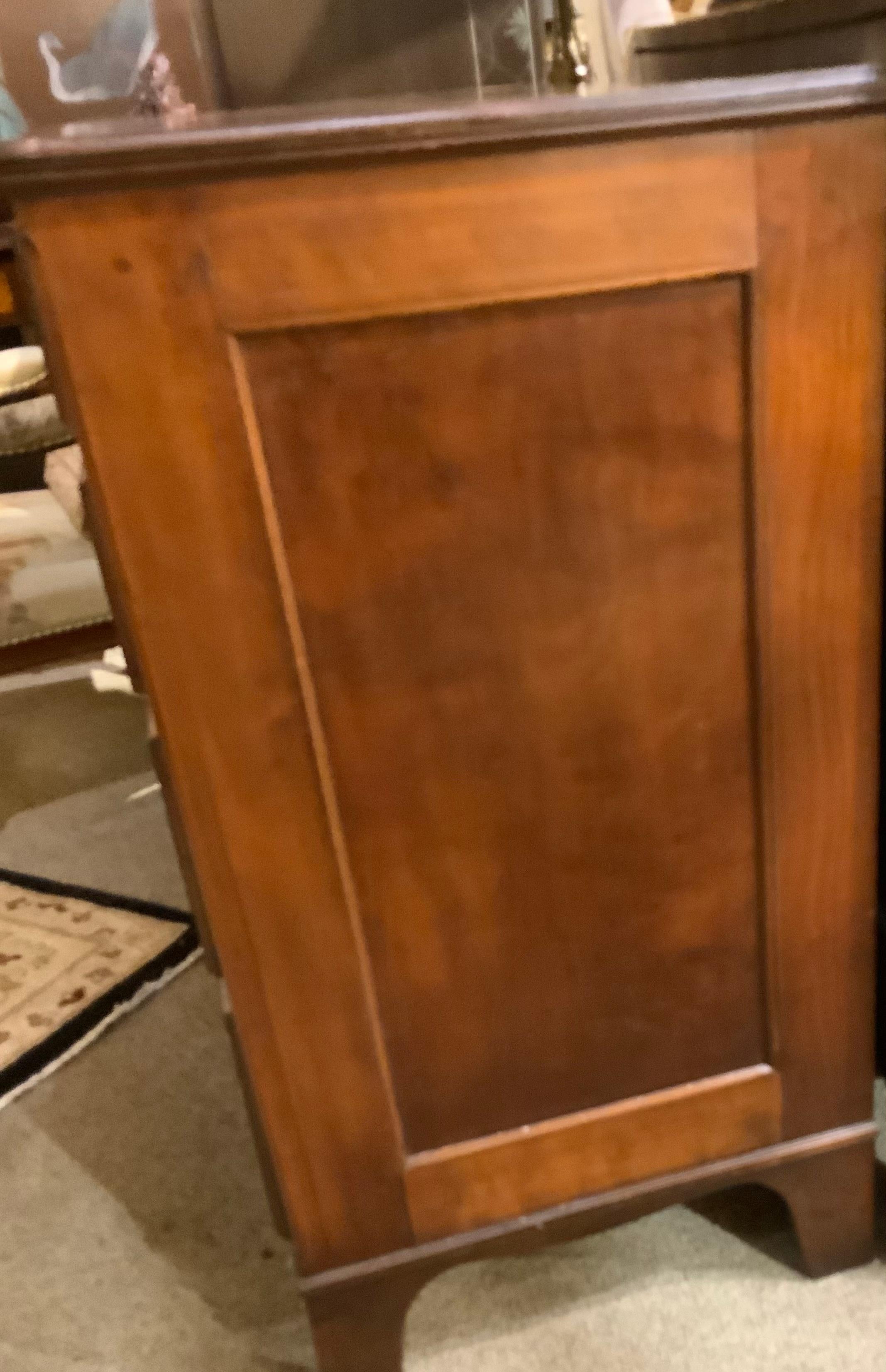 Late 19th Century English chest of drawers mahogany 19 th century For Sale