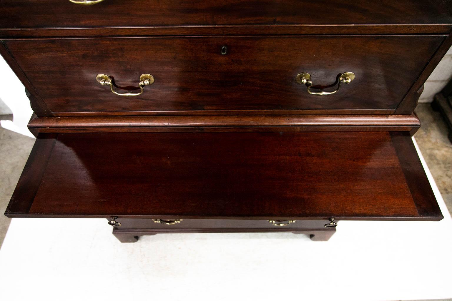English Chest on Chest In Good Condition In Wilson, NC