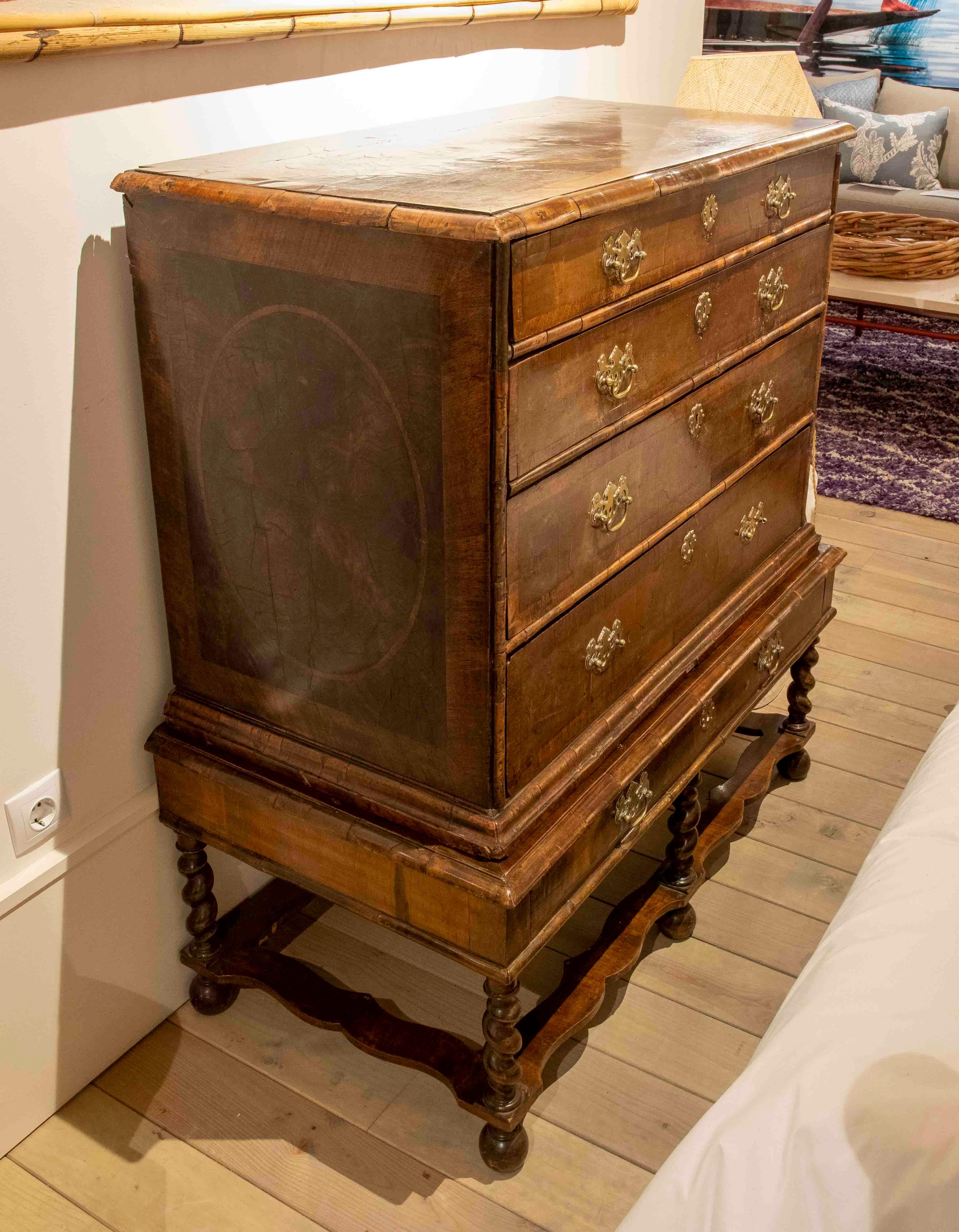 English Chest with Footboard and Drawers on Top and Bronze Fittings In Good Condition For Sale In Marbella, ES