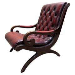 Englischer Chesterfield-Sessel mit Knopfverzierung aus Leder