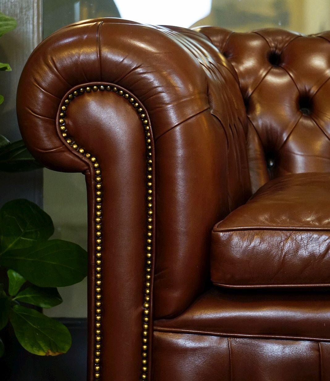British English Chesterfield Sofa of Tufted Leather
