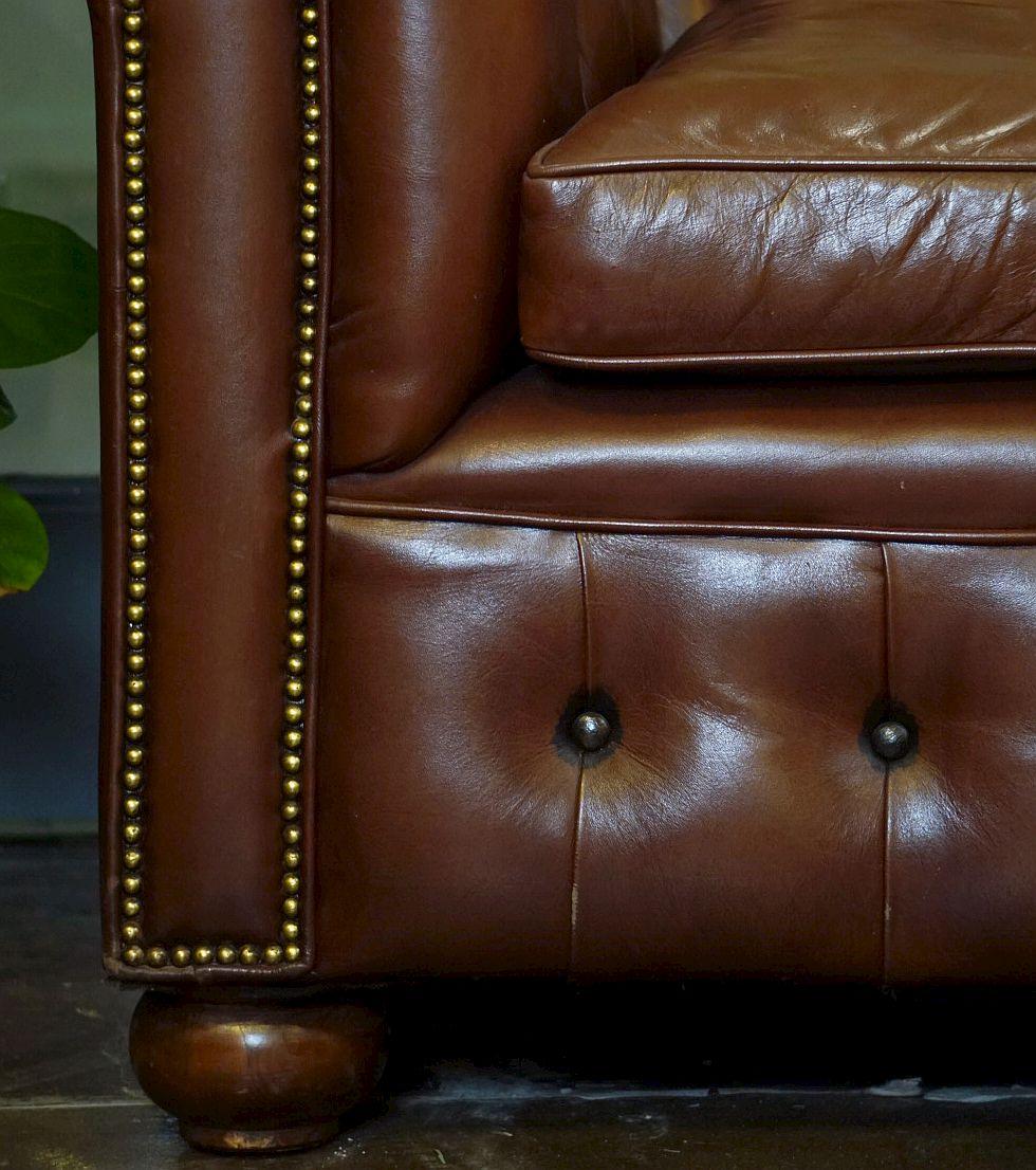 English Chesterfield Sofa of Tufted Leather In Good Condition In Austin, TX